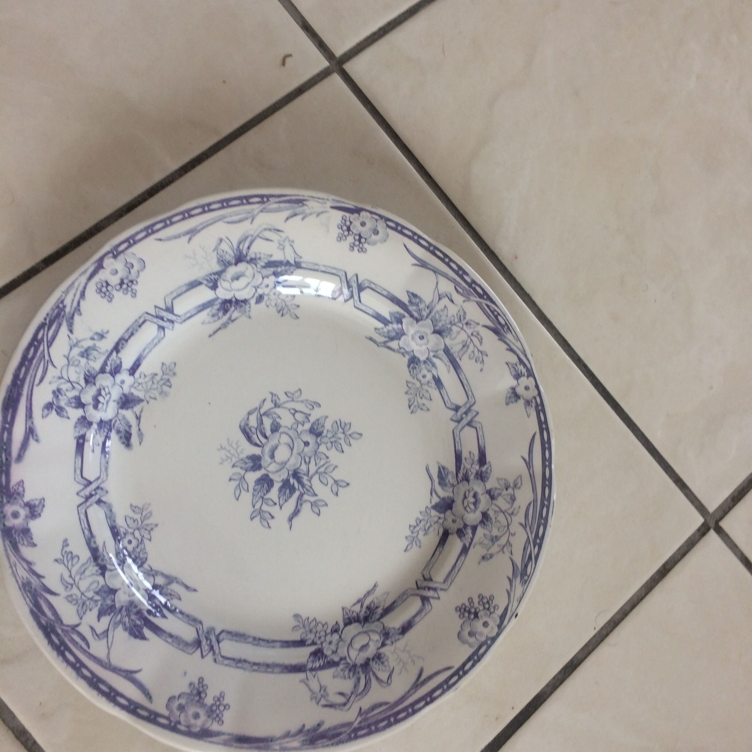 4 plates earthenware, 1940s. White background, Ceres parma décor