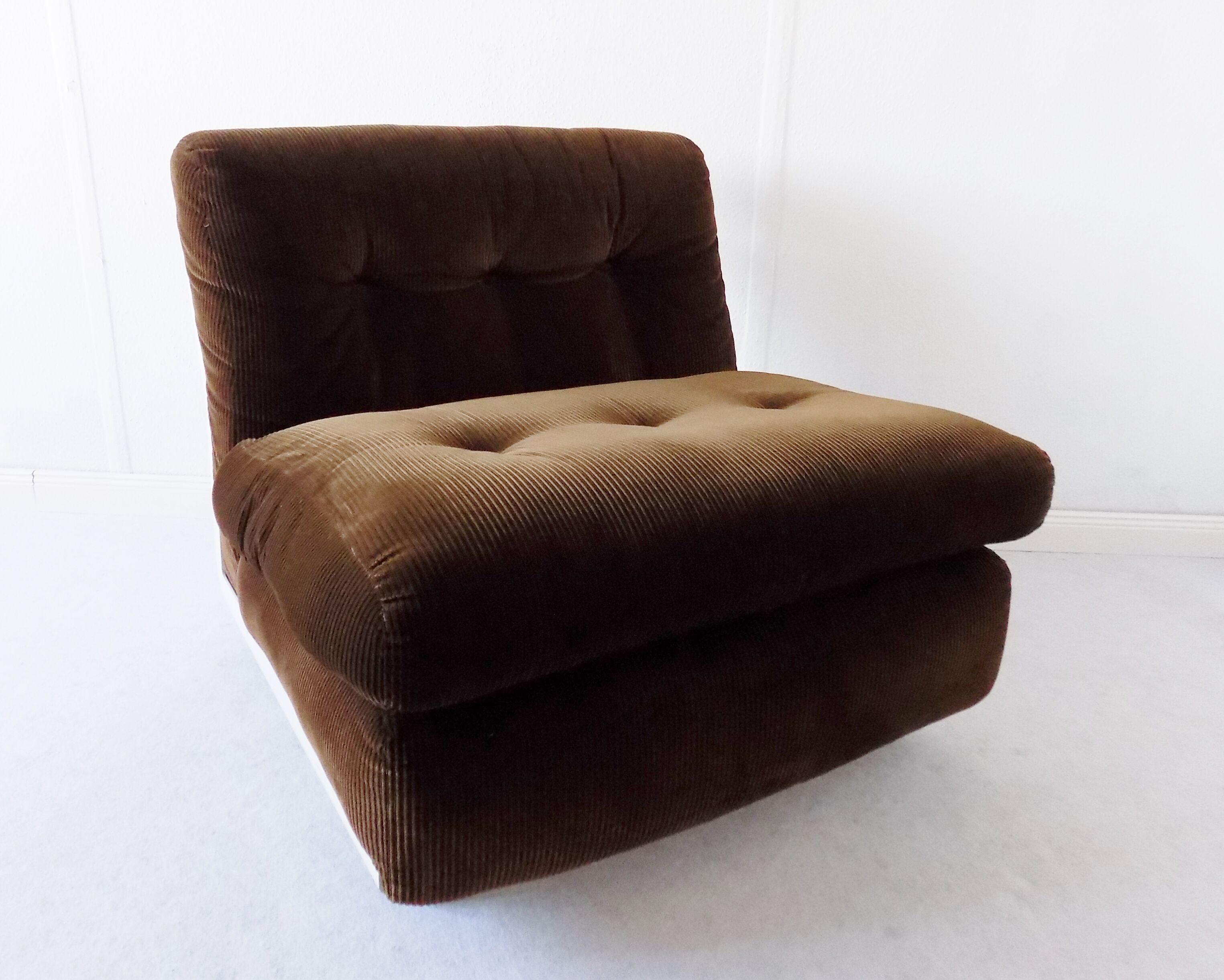 Pair of Amanta chairs by Mario Bellini for C&B Italia