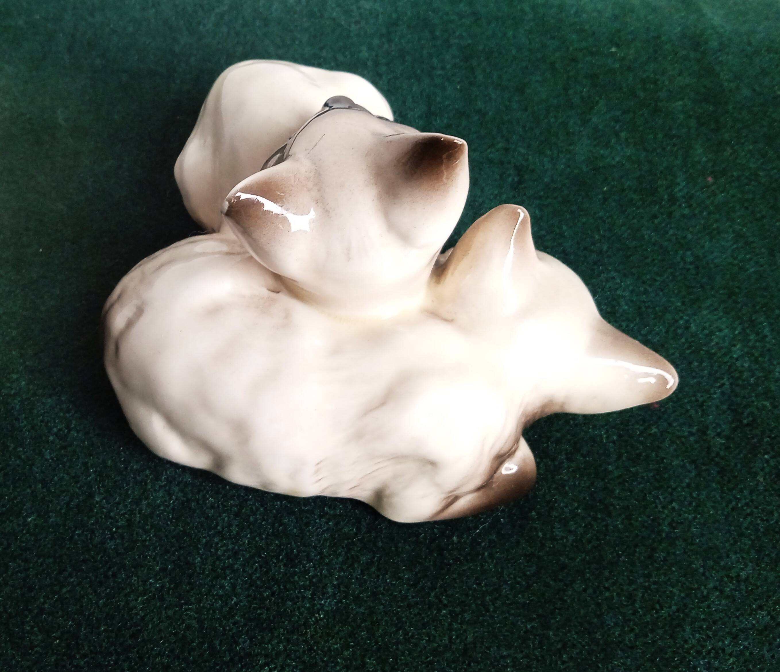 Pair of Siamese kittens in English porcelain from Beswick
