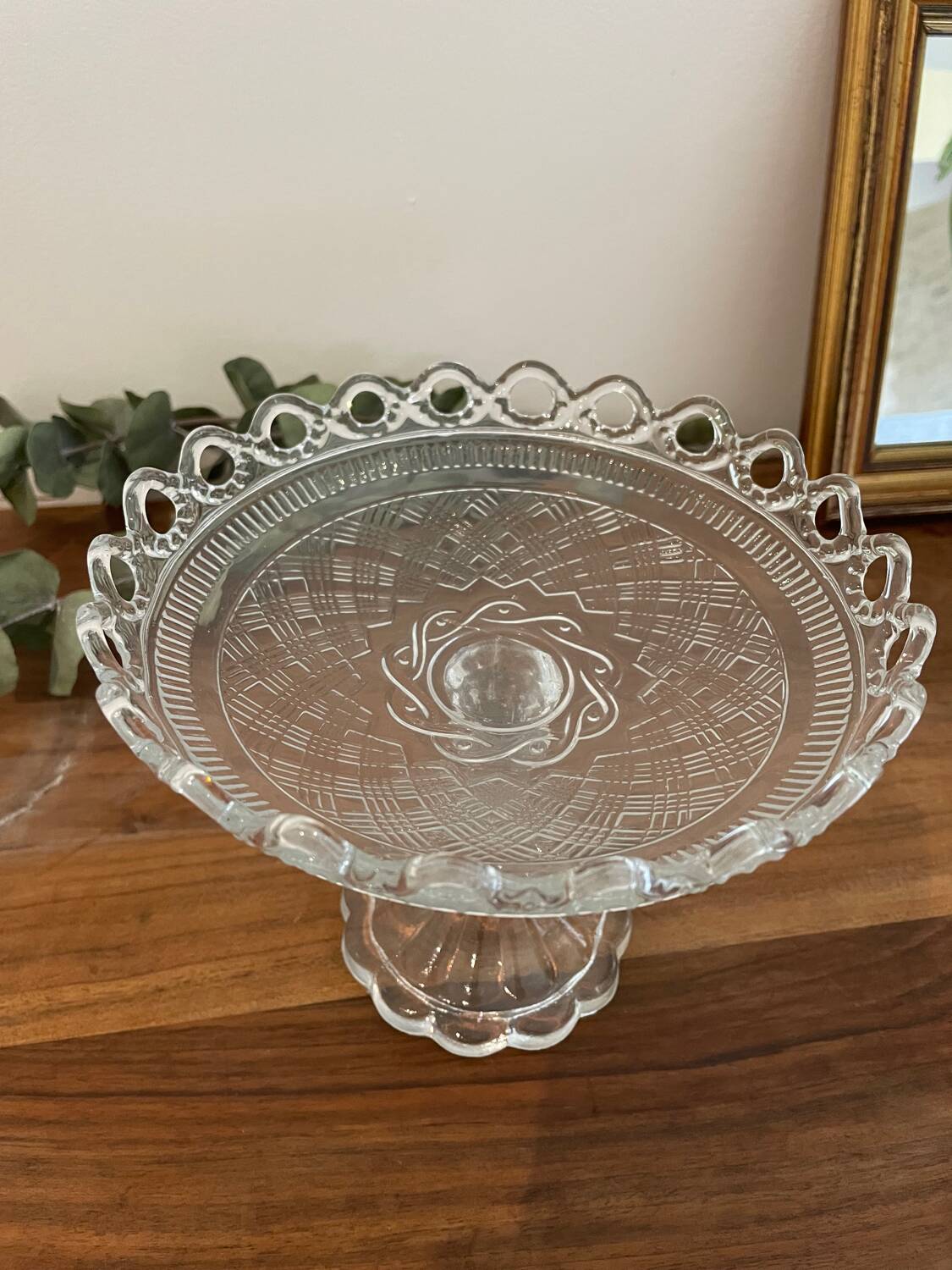 Molded glass pedestal bowl