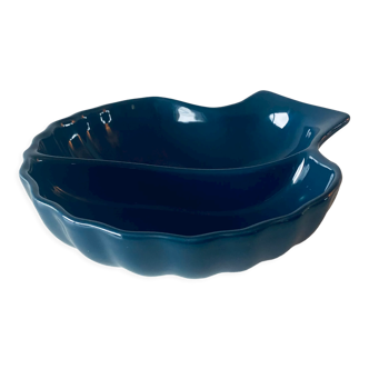 Salad bowl shell shape compartmentalized