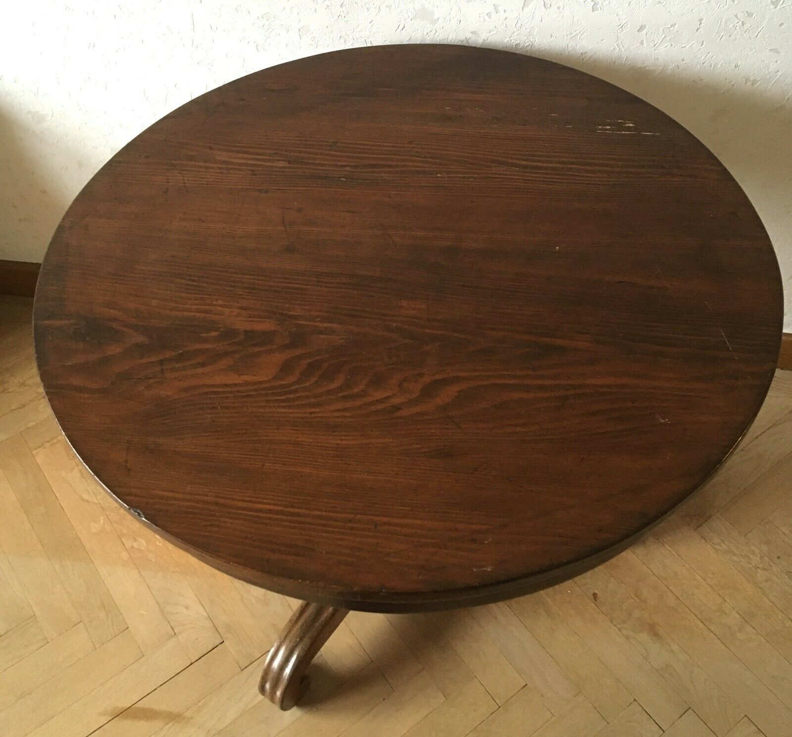 Table pedestal wood round