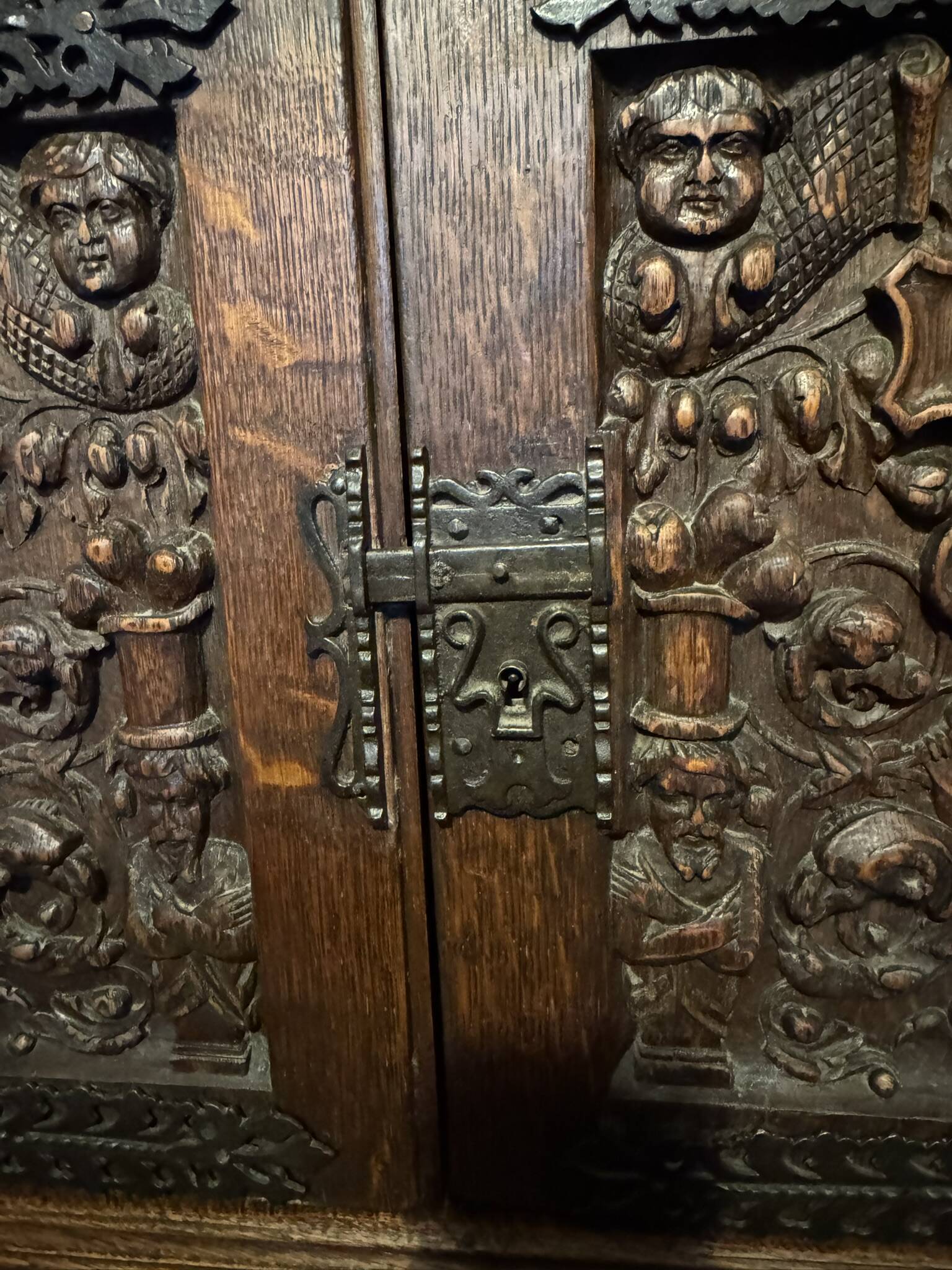 Antique buffet richly carved – Renaissance / Henry II style