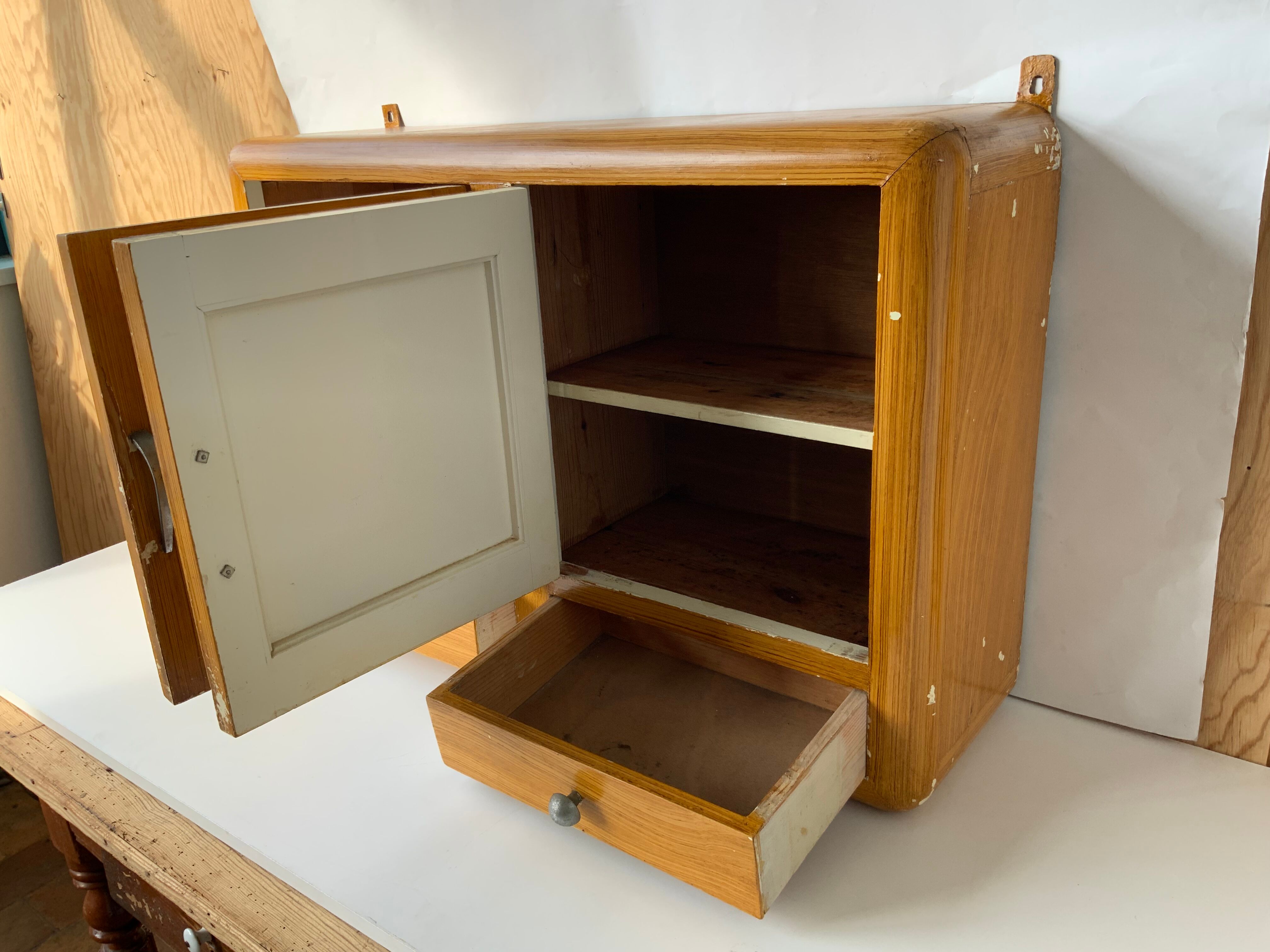 Medicine cabinet 50s