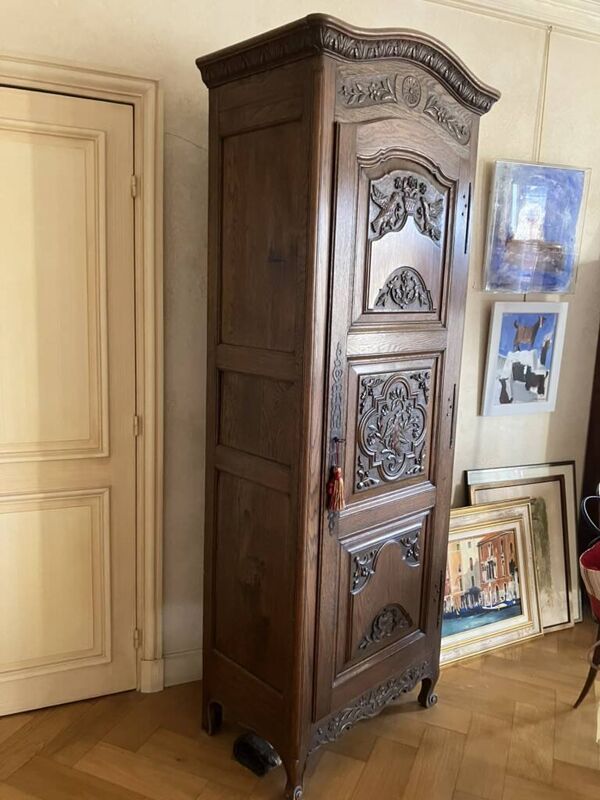 Vaisselier ancien en bois à porte gravee