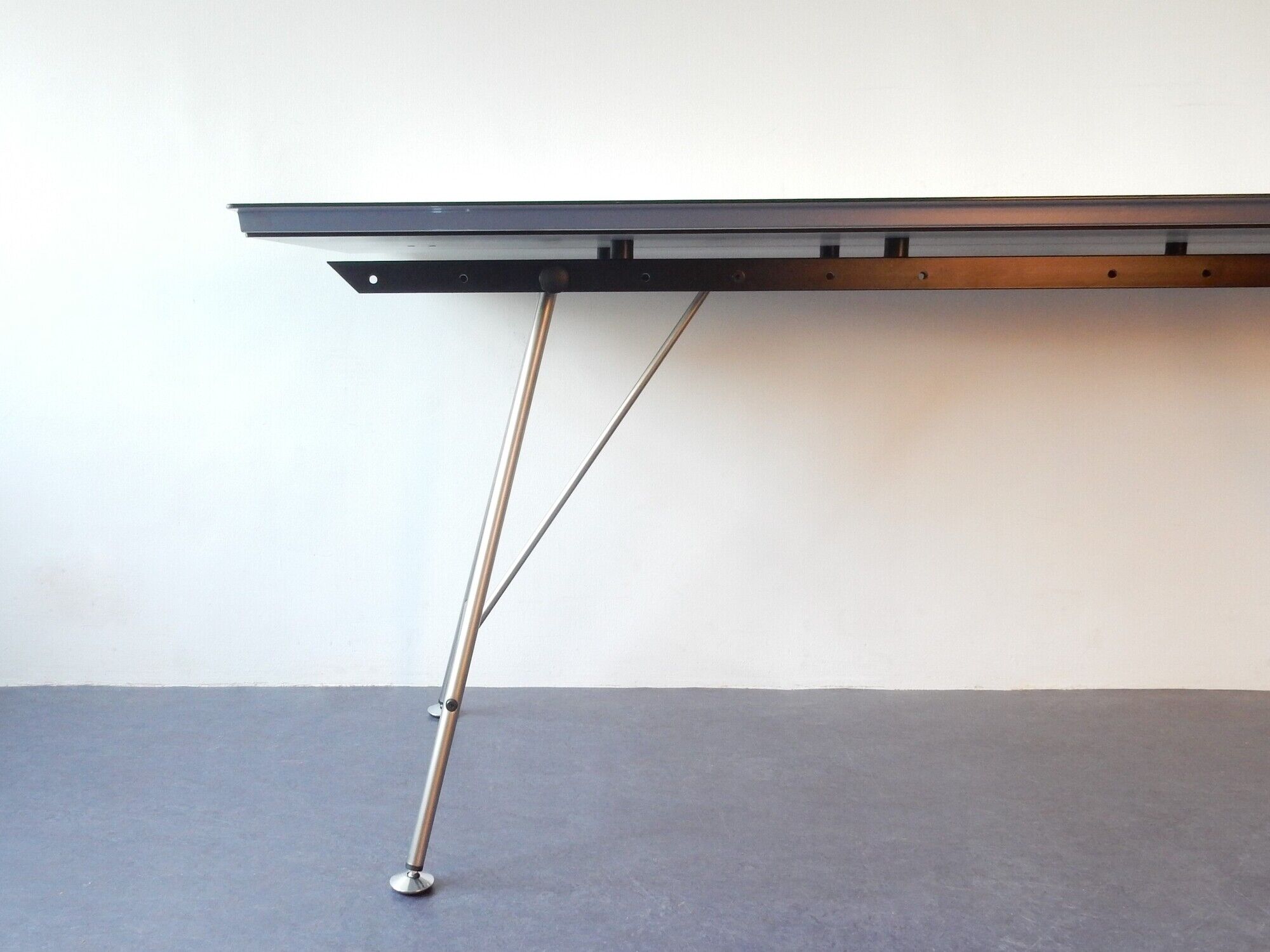 Tableau Unistandard par atelier Alinea, Suisse