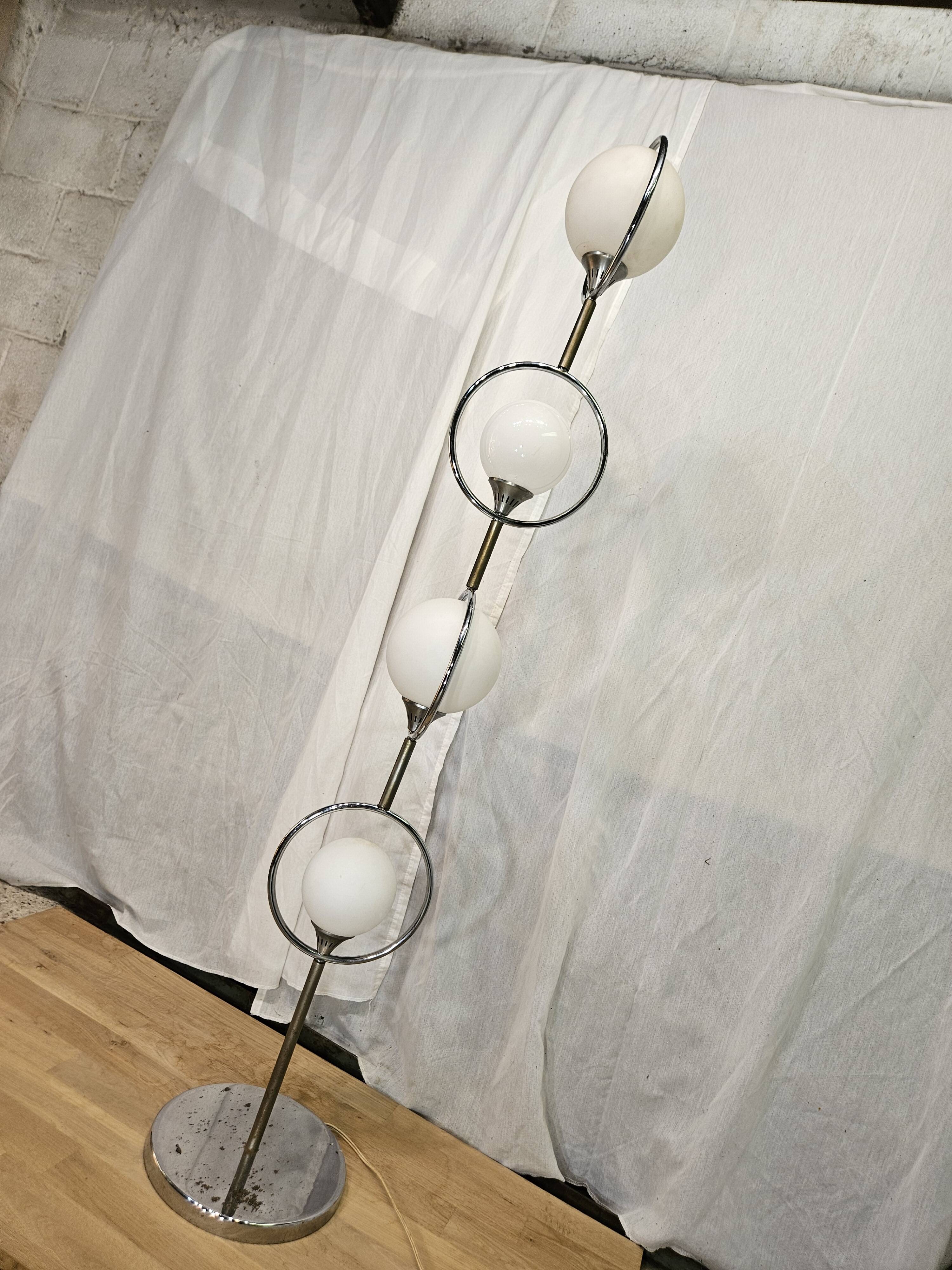 Italian design globe floor lamp 1970