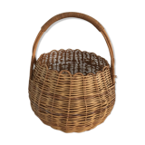 Wicker round basket.