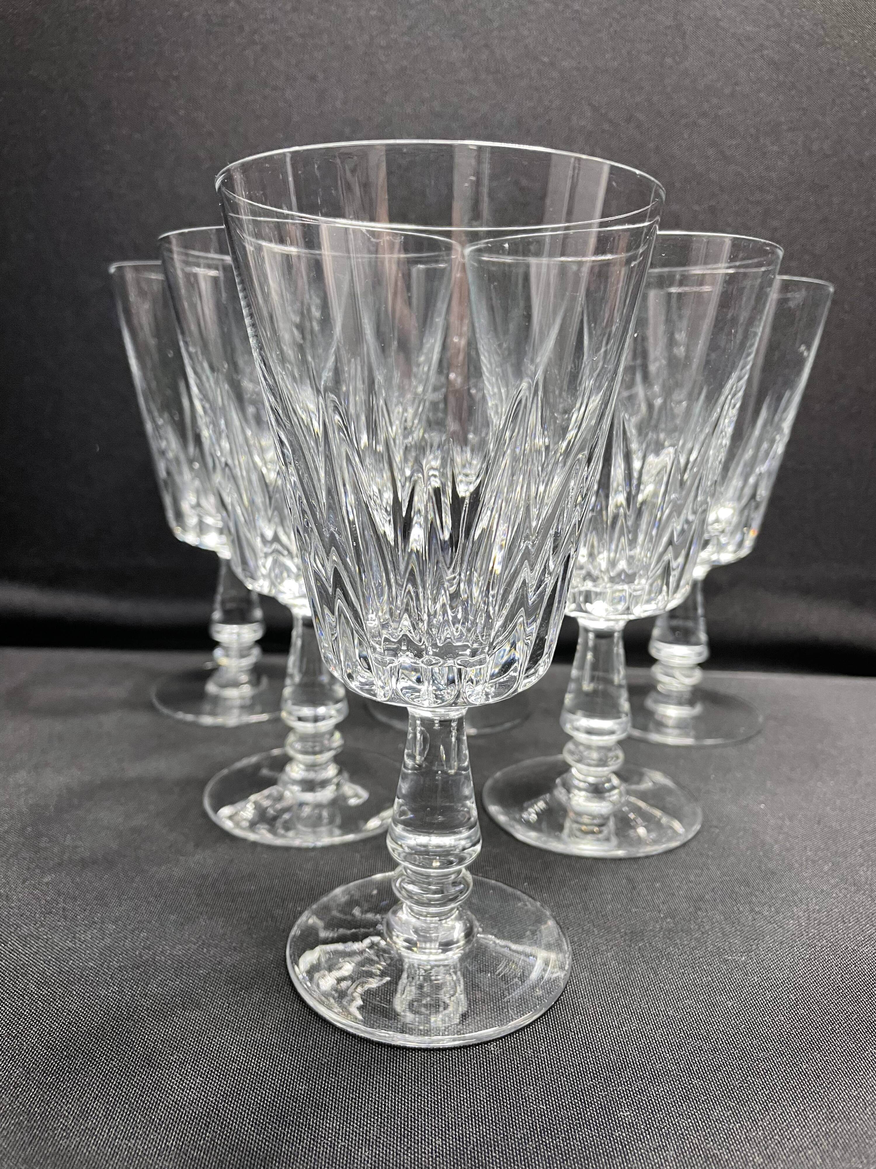 6 glasses on foot with water or wine