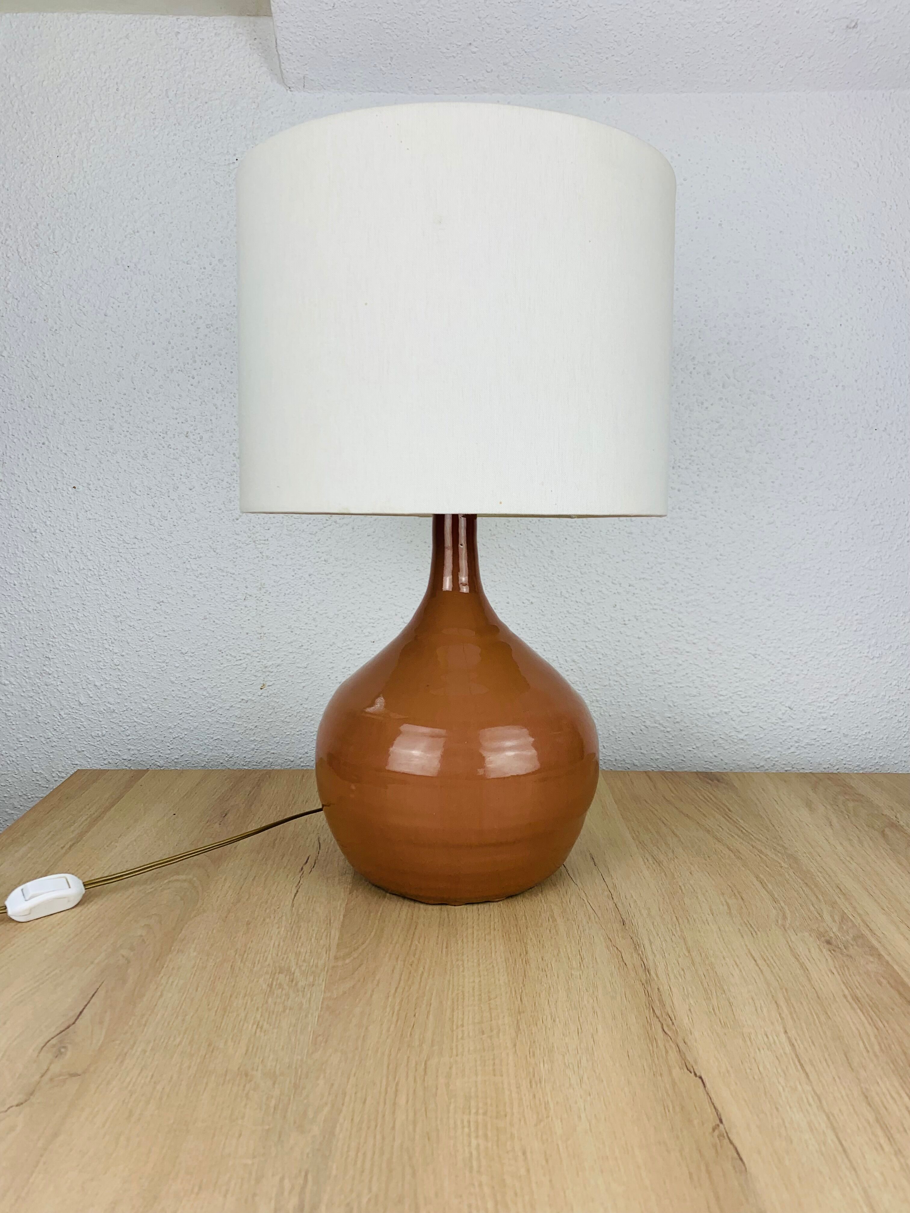 Fig-shaped ceramic lamp, 1950s, ochre stoneware.