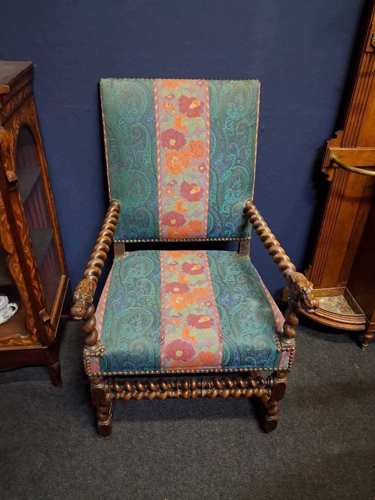 Pair of high-backed armchairs in turned wood – Carved armrests of