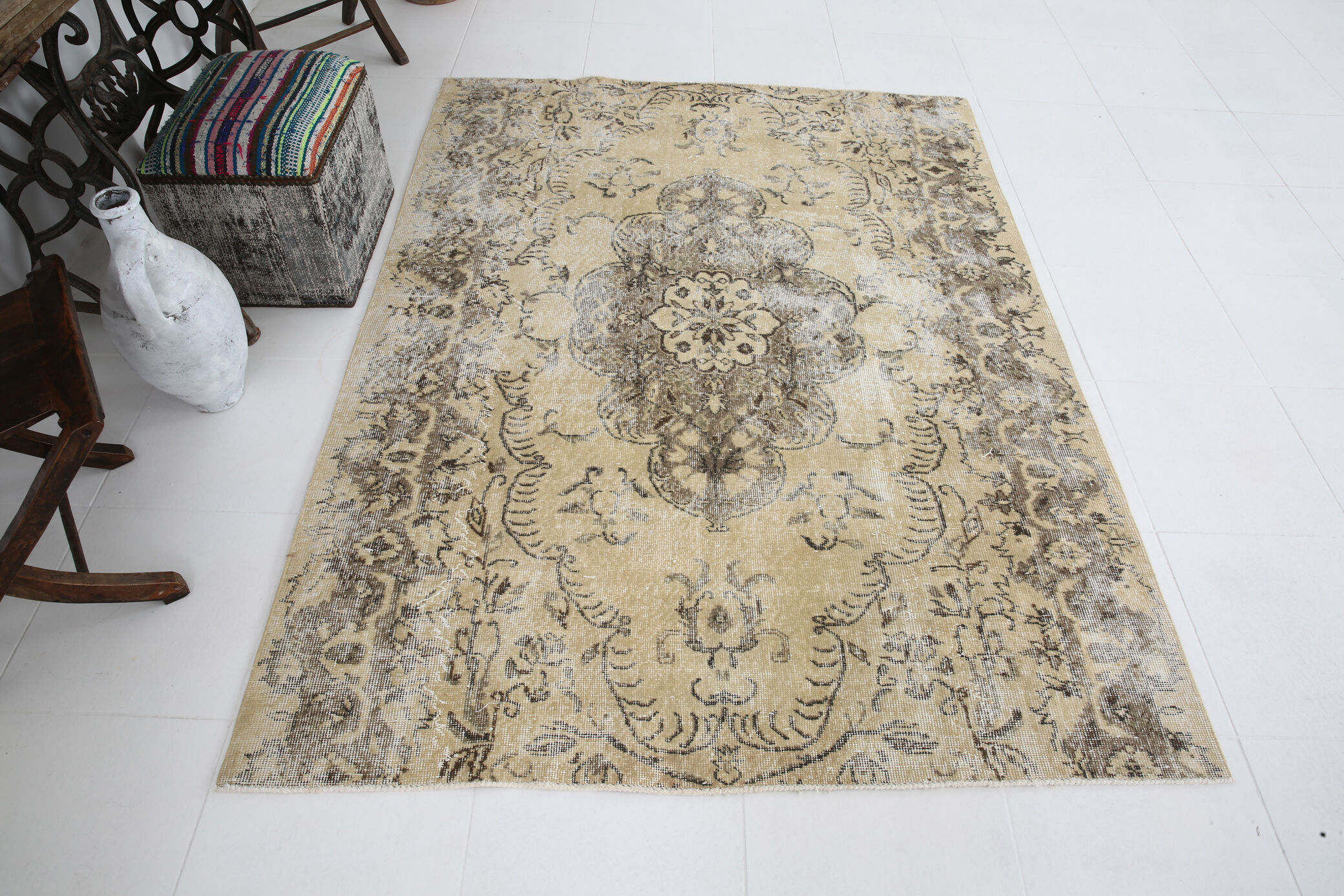 Classic beige & brown vintage rug, 211x155 cm