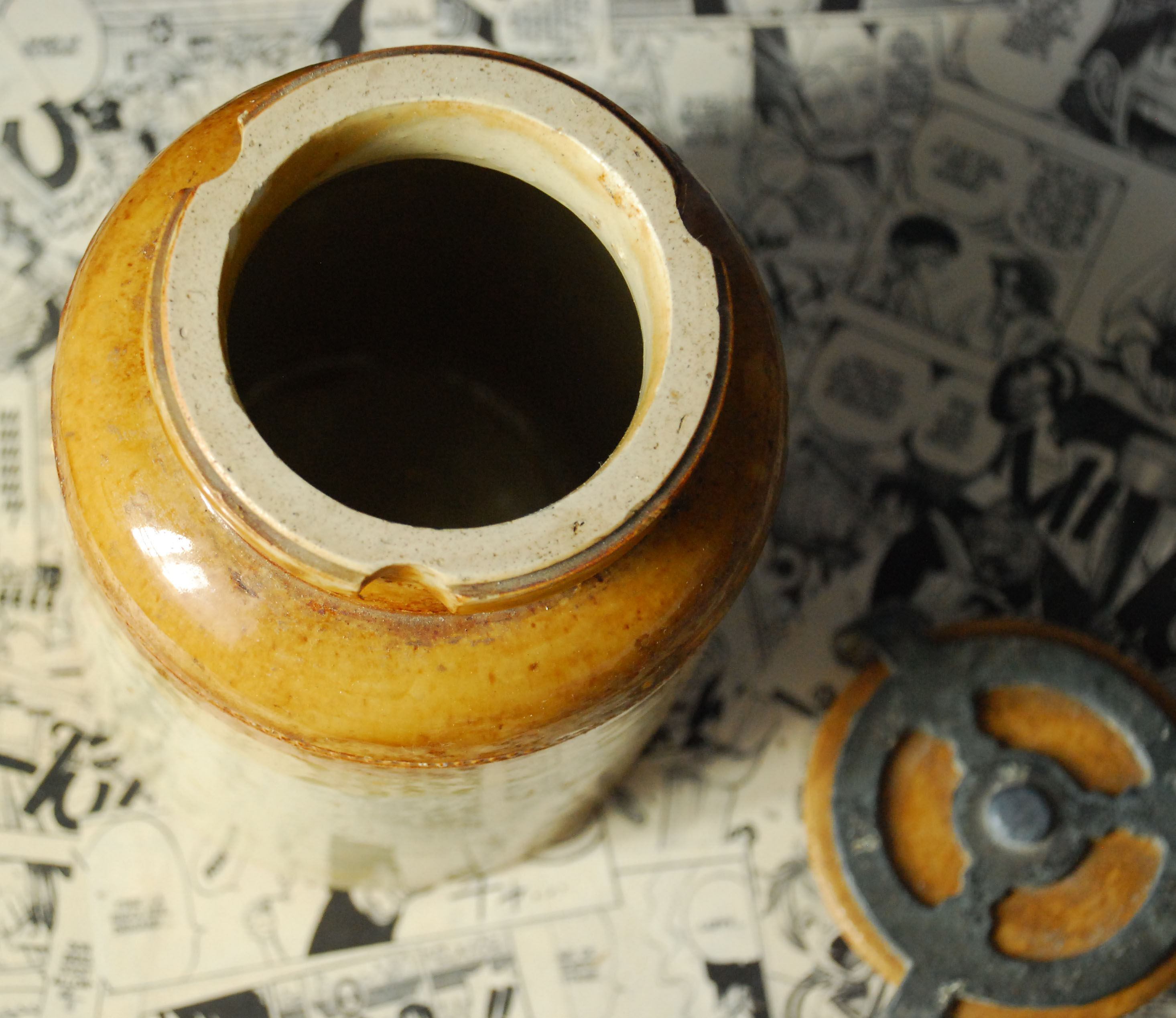 Pot en grès ancien
