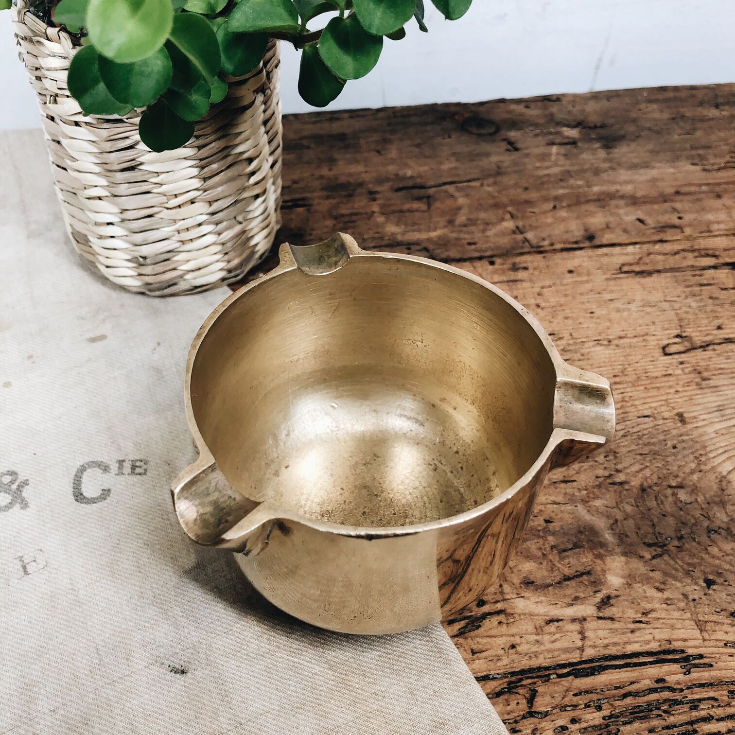 Brass ashtray 3 notches
