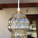 Suspension, globe en verre moulé de couleur ambre
