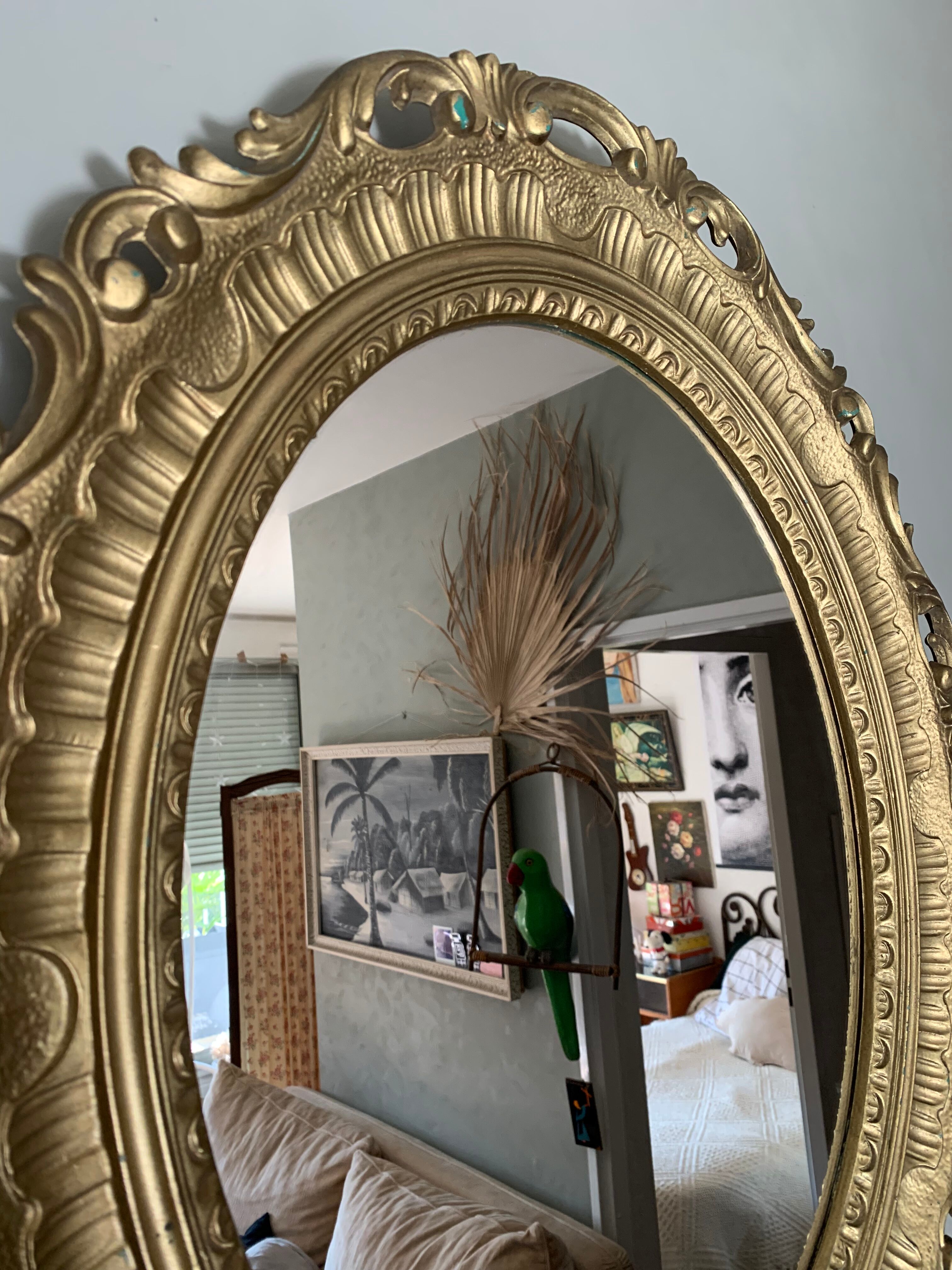 Miroir ovale doré années 70