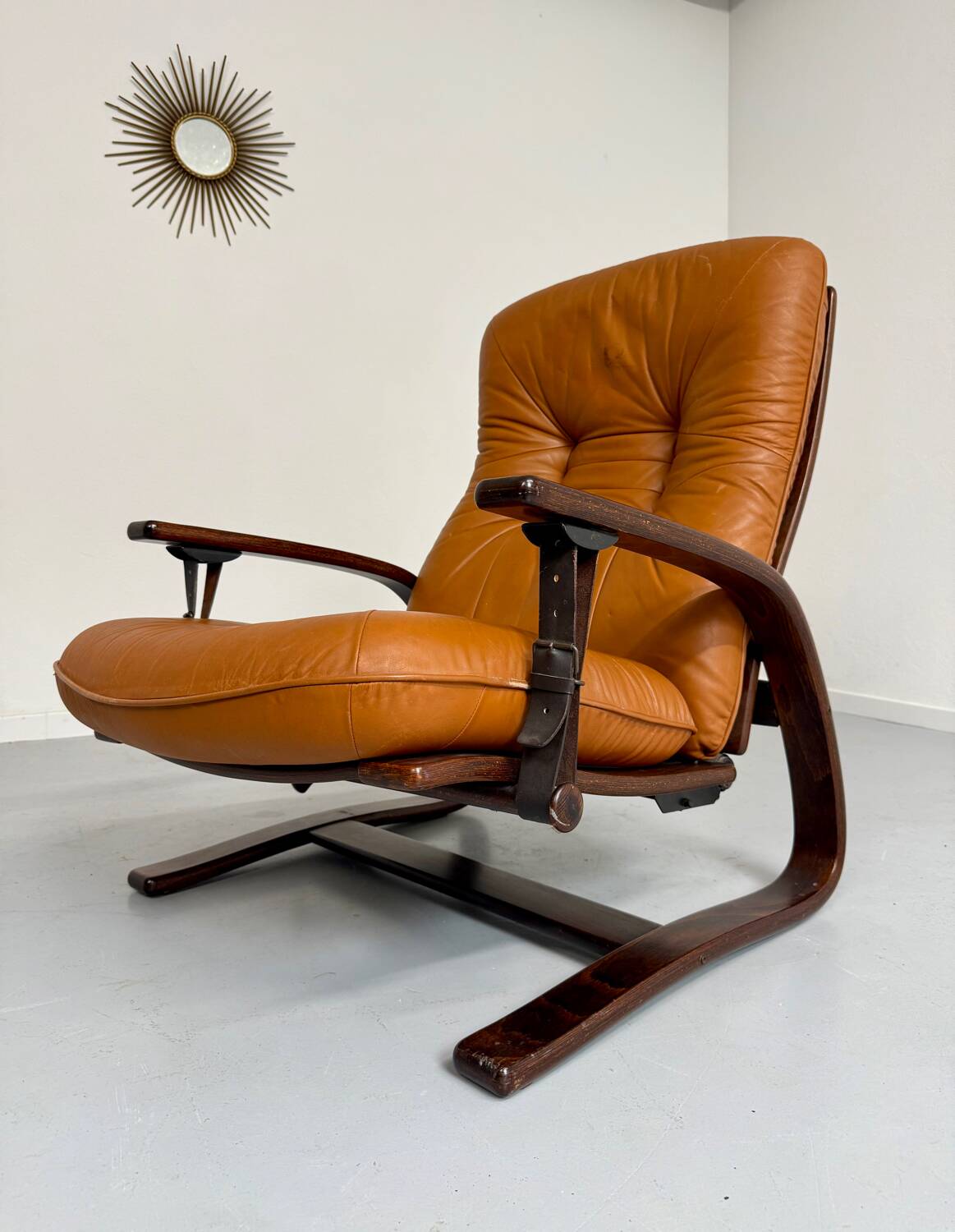 Antique "Panter" hanging armchair in Scandinavian design leather Westnofa an70