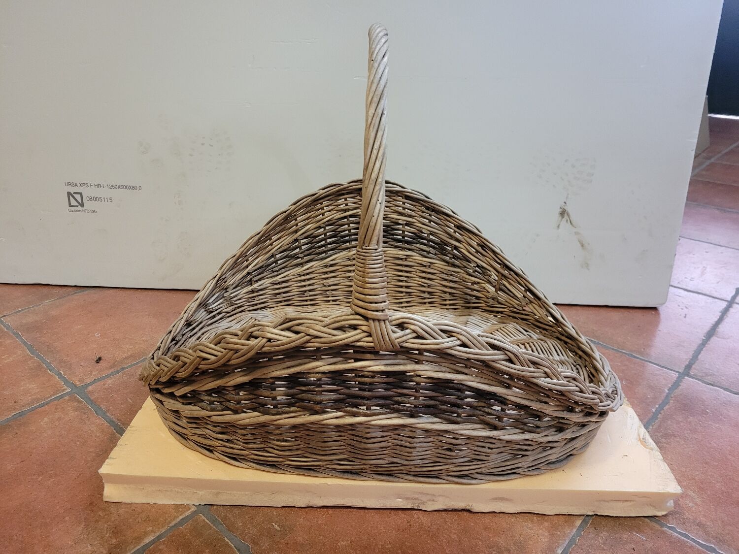 Wicker log basket