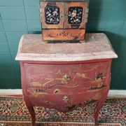 French XIX jumping chest of drawers in Chinese lacquer ox and golden blood