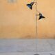 Lampadaire en métal noir avec 2 spots
