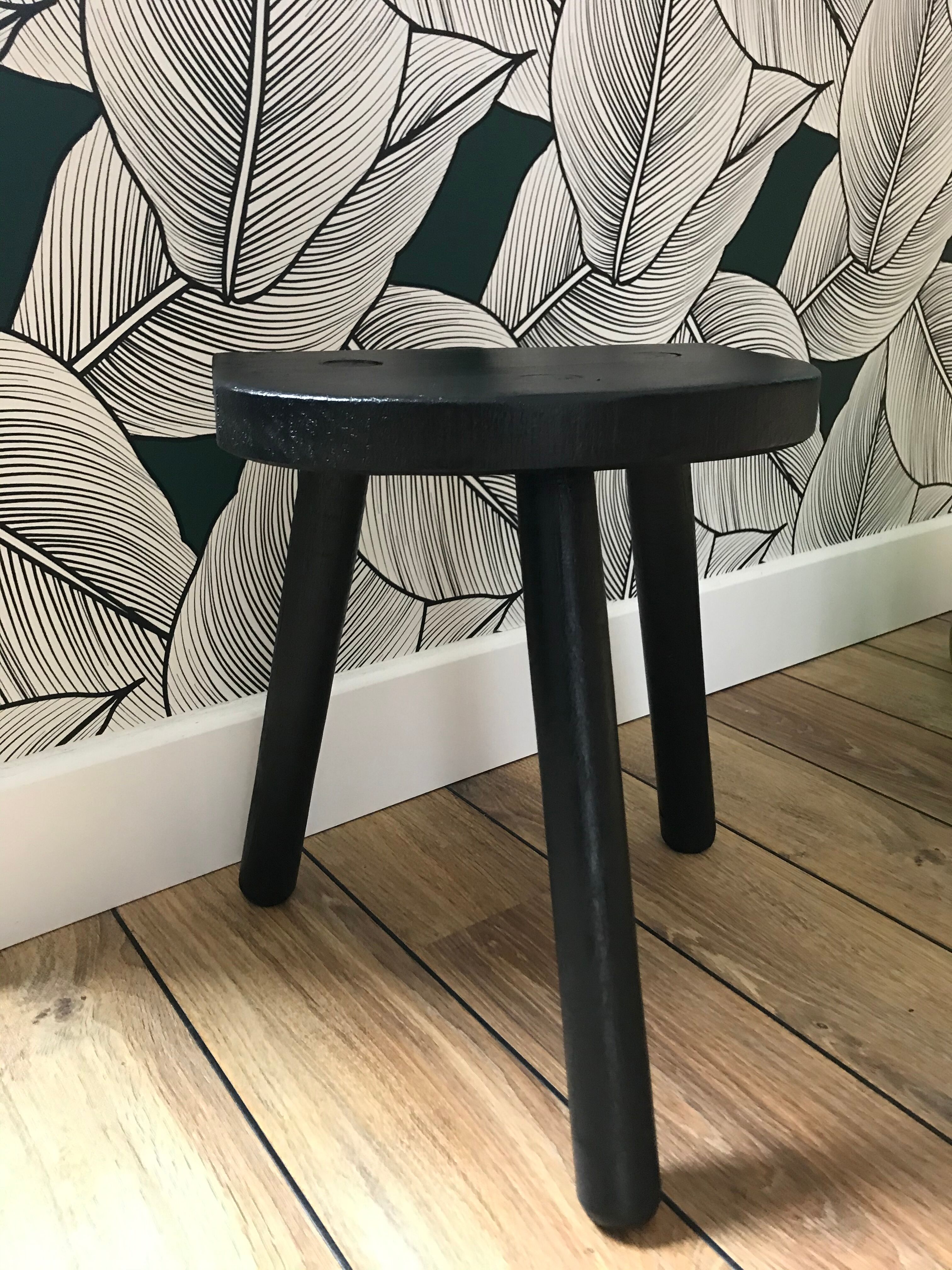 Tripod stool