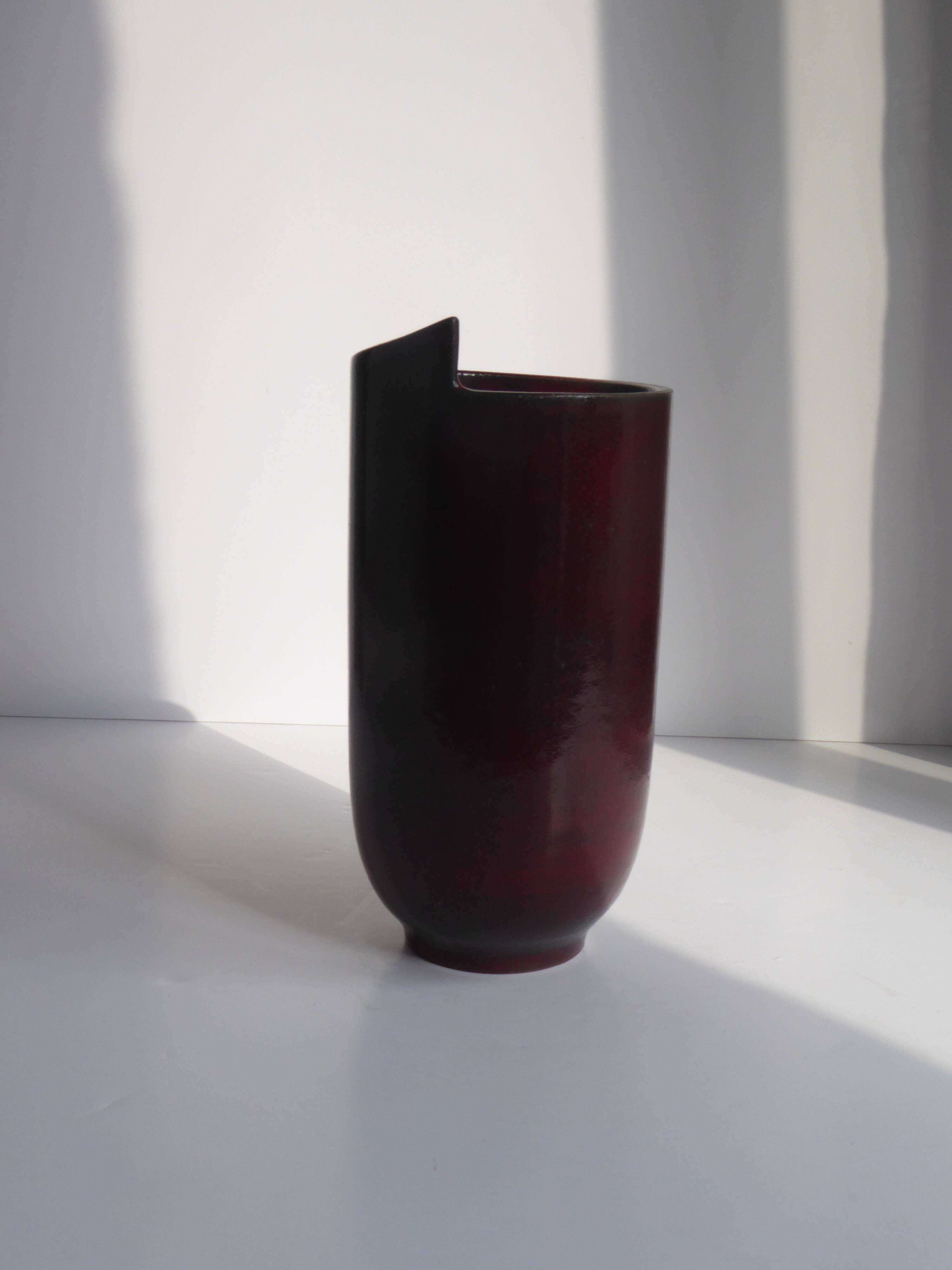 1950 vase in sandstone with cut neck