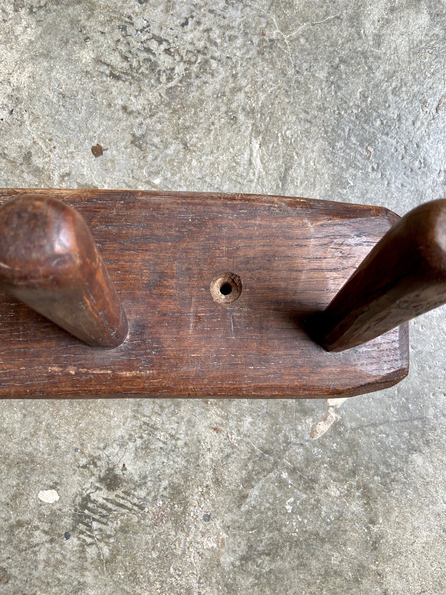 Brutalist wall coat rack 4 dark wood hooks