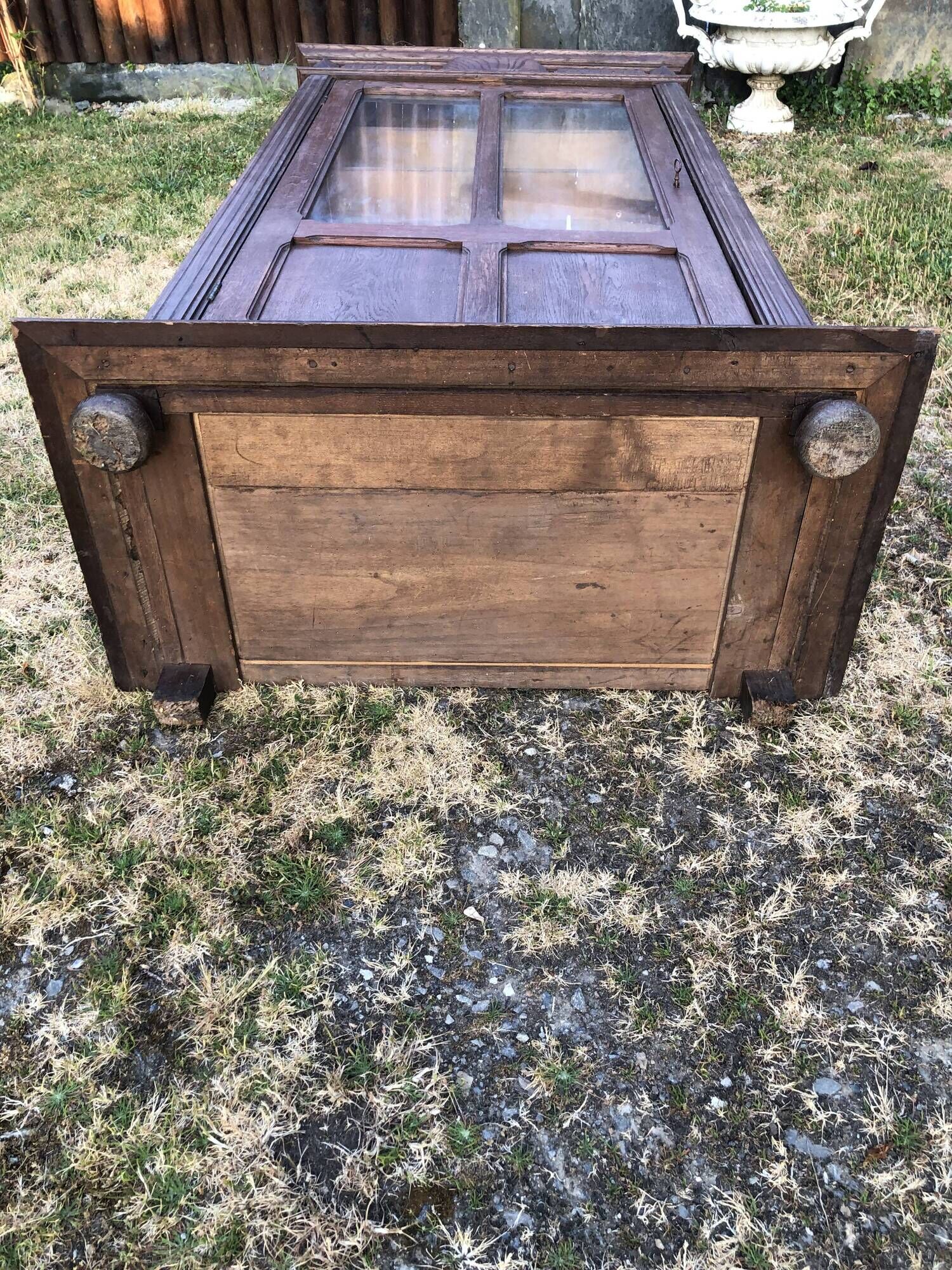 Armoire vintage parisienne à 1 porte vitrée en chêne massif.