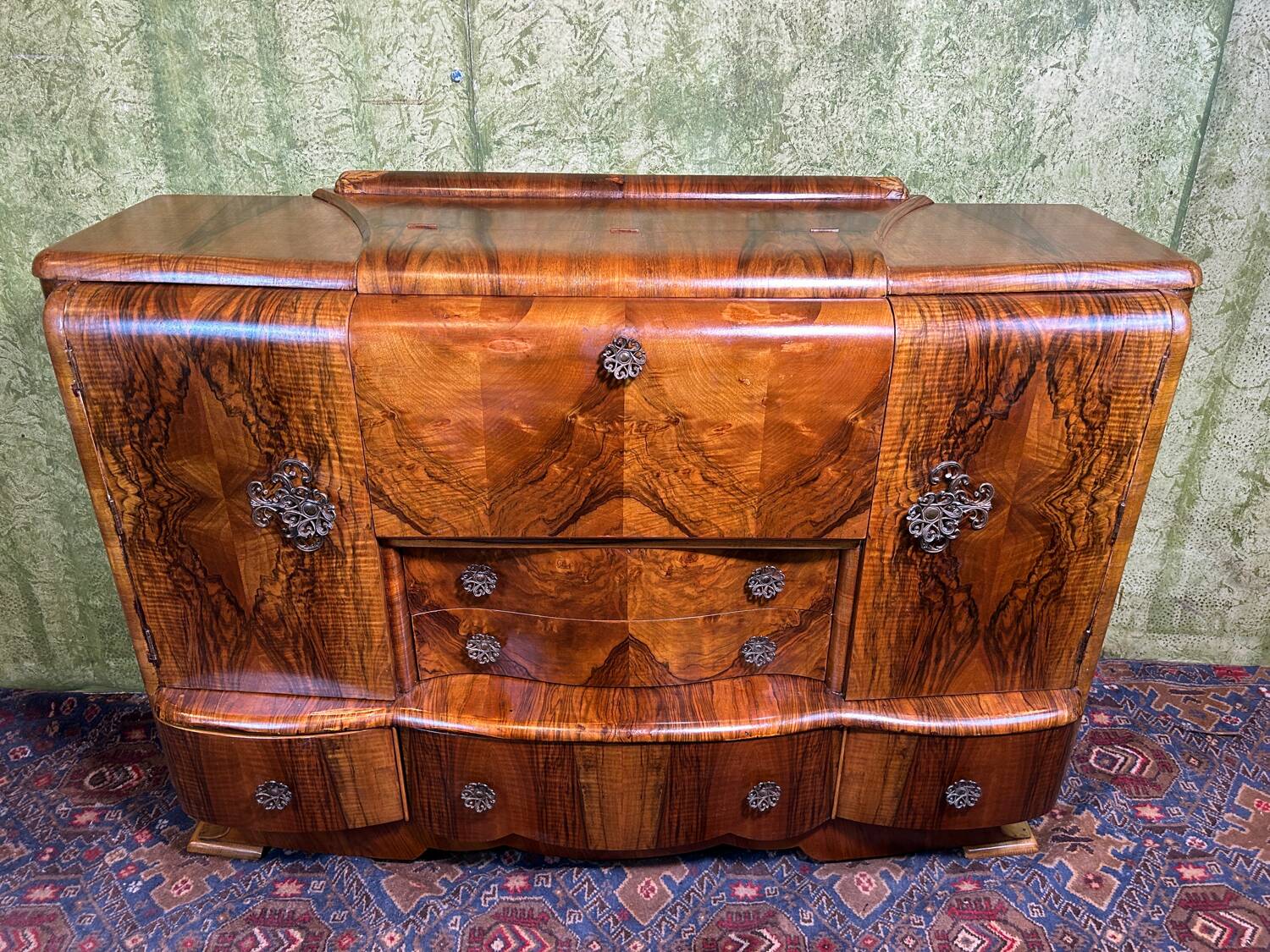 Art decó vintage Brocante burr walnut cocktail bar sideboard