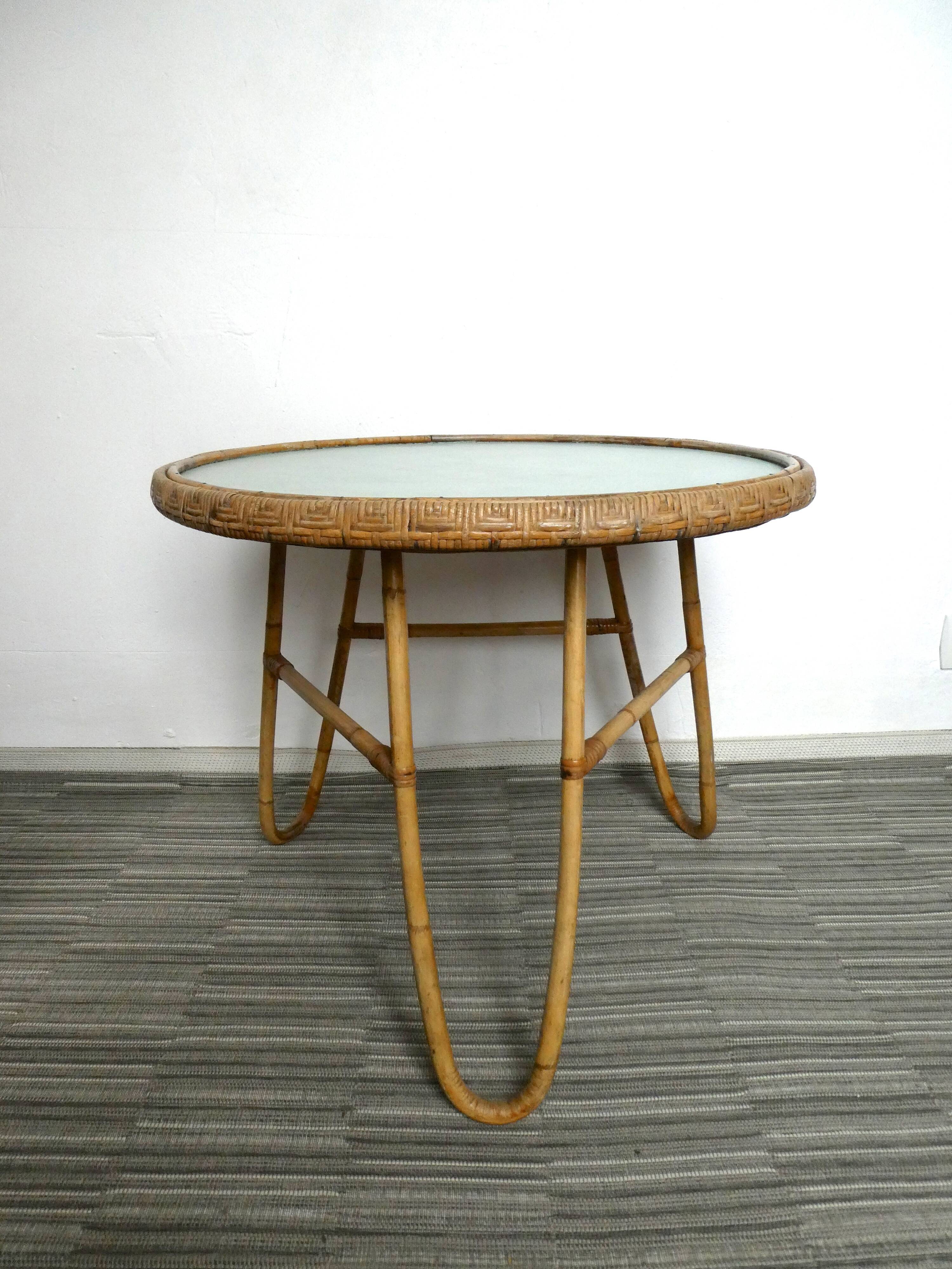 Table basse, guéridon tripode en rotin des années 70