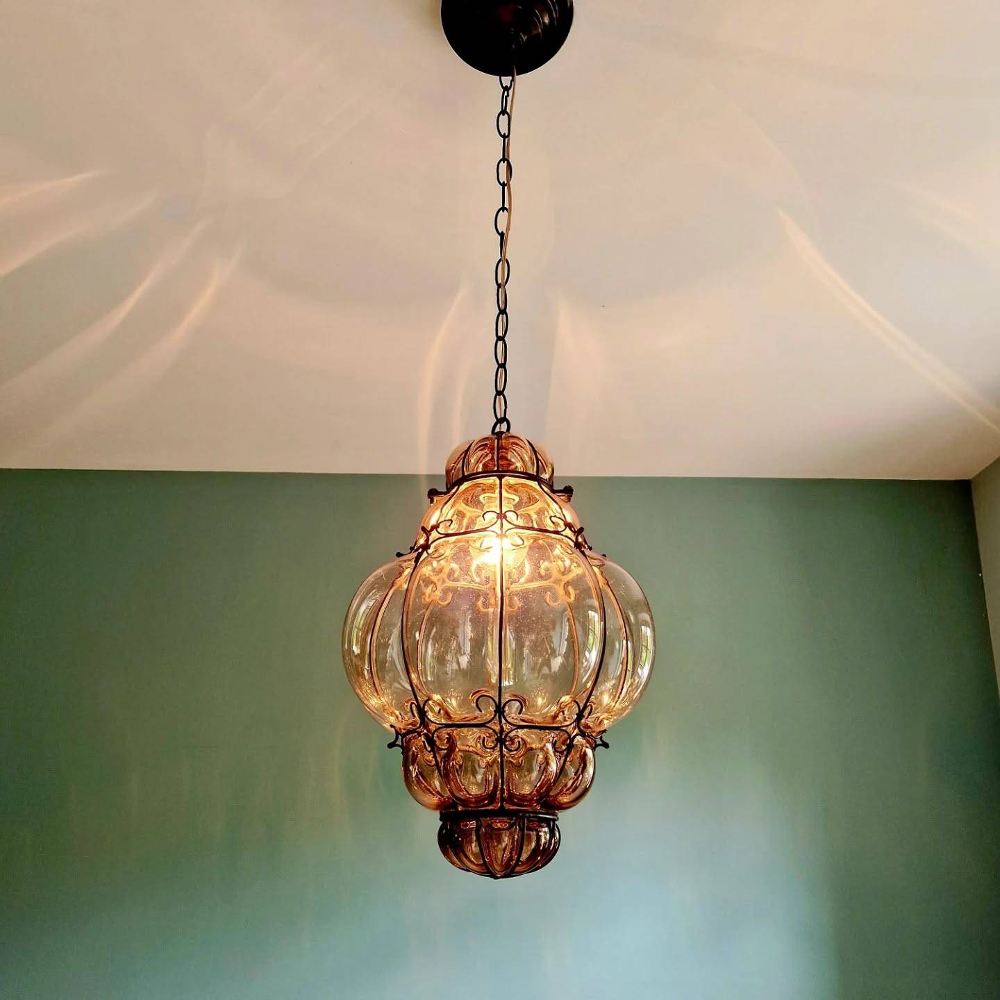 Large Venetian suspension in smoked blown Murano glass, mid-20th century.