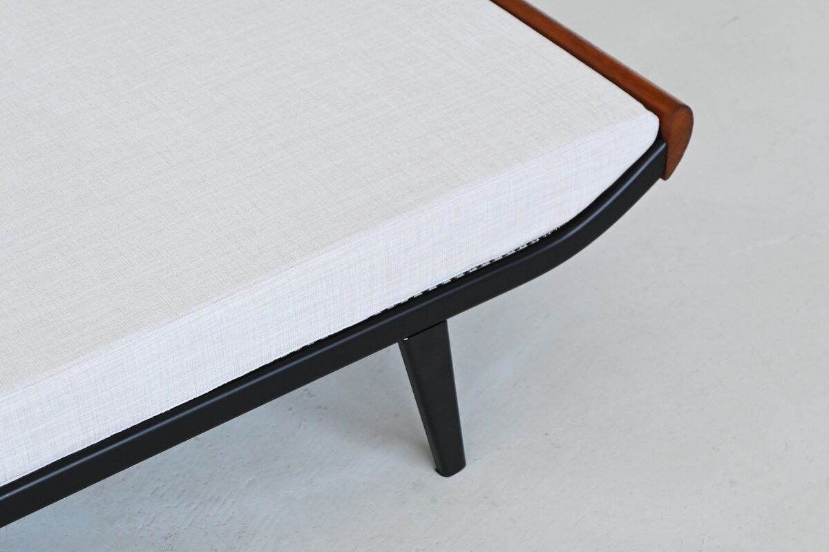 Dick Cordemeijer Cleopatra daybed white fabric Auping Netherlands 1954