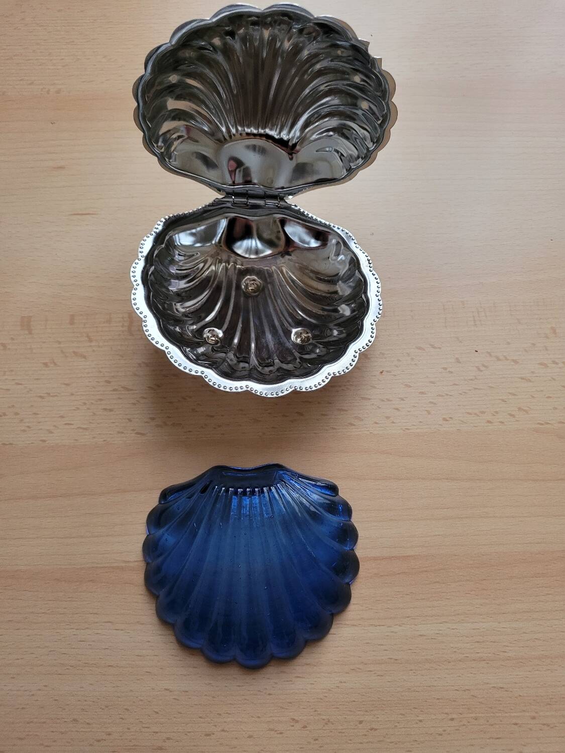 Silver-plated metal shell butter dish