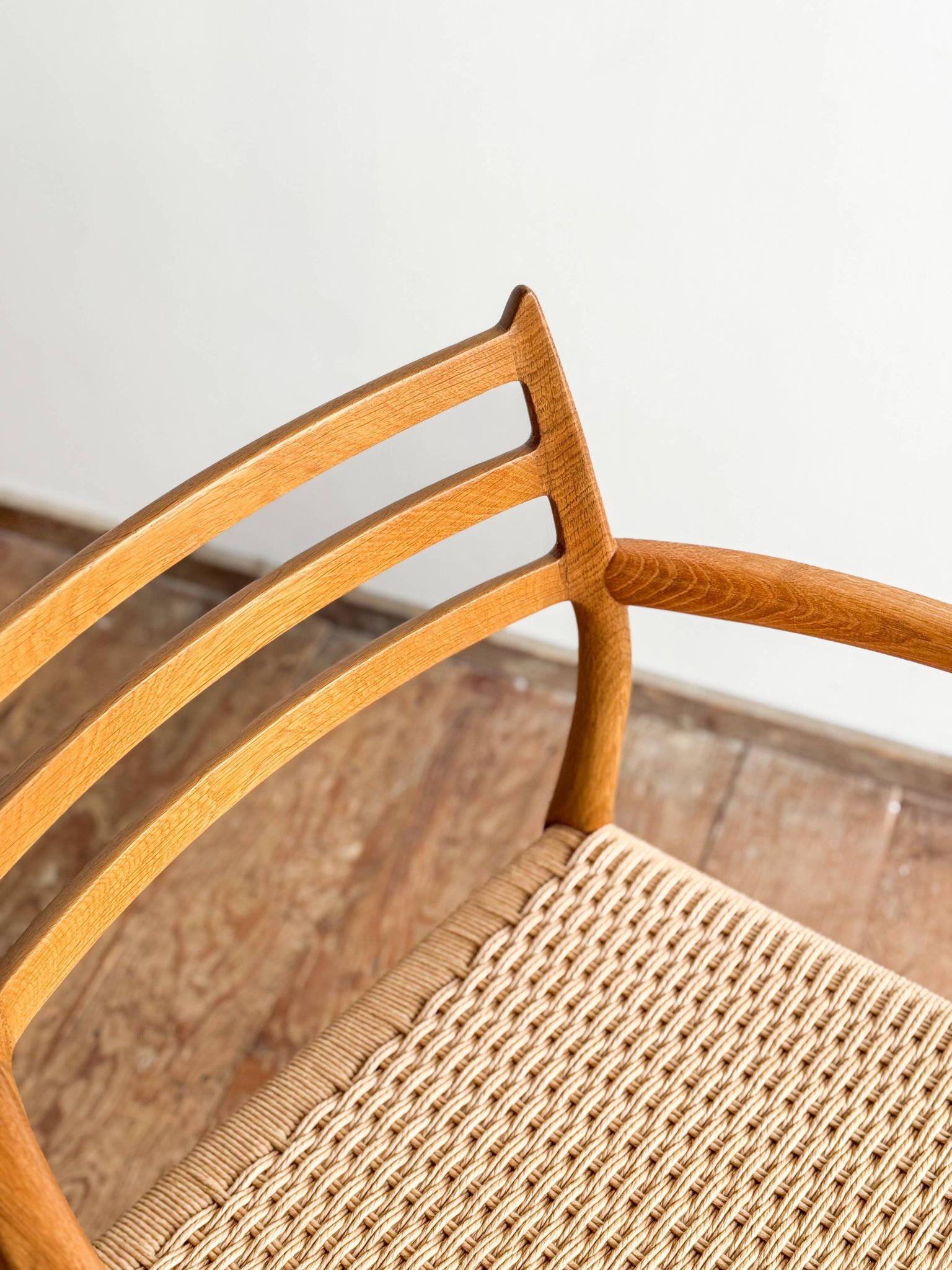 Fauteuil rare modèle 62 par Niels O. Møller en chêne, Danemark