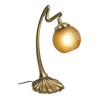 Romantic art nouveau lamp in bronze and glass