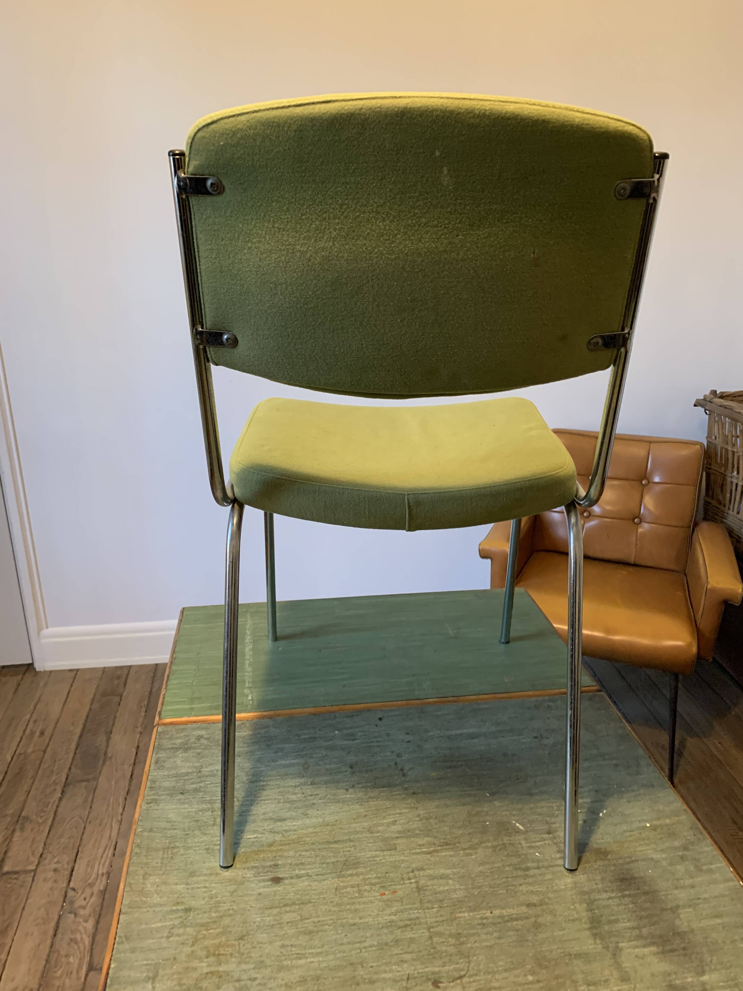 5 chaises 1 fauteuil 1970  structure chrome assise tissu vert style indus