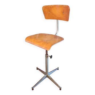Swivel workshop chair