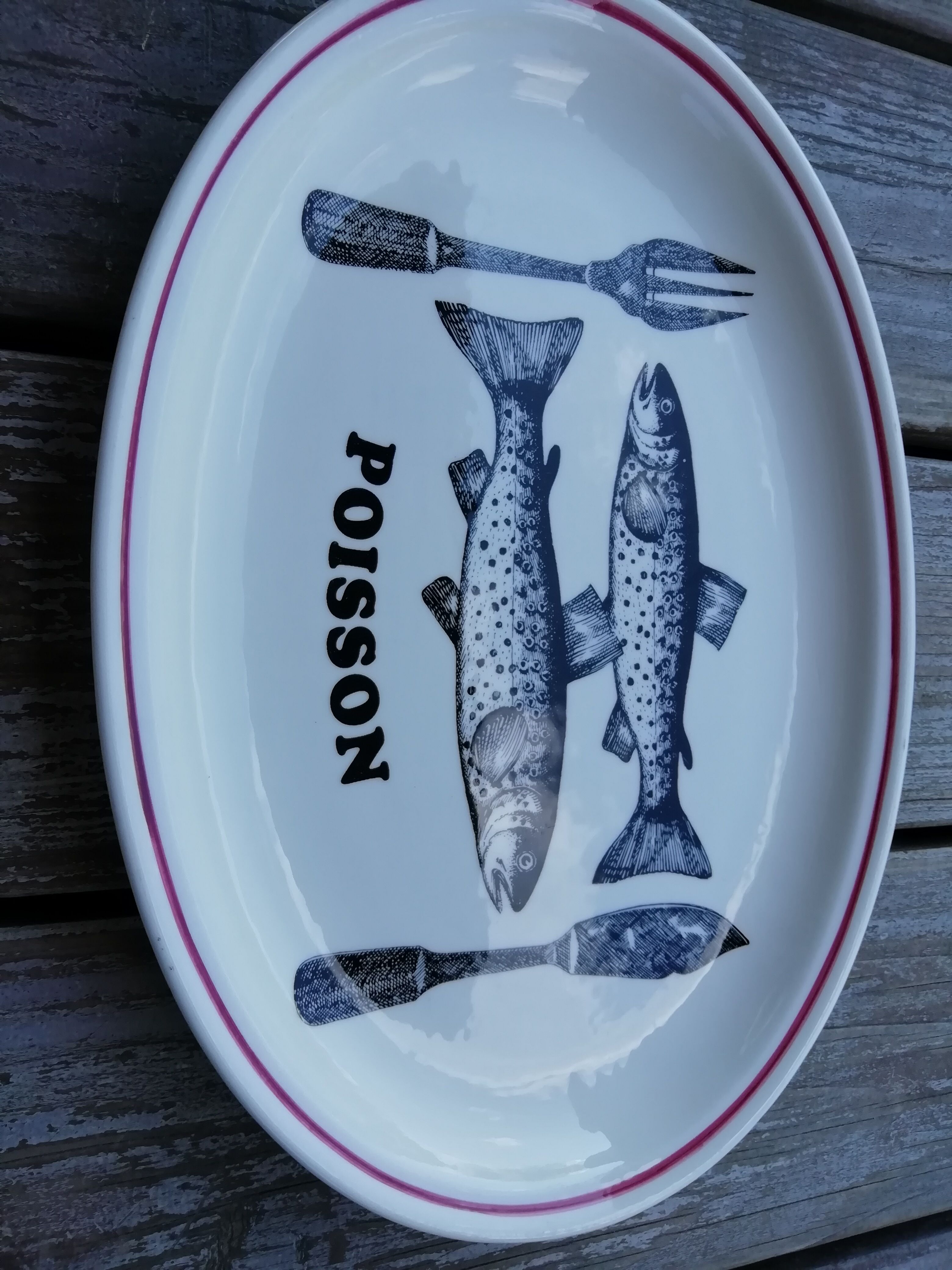 Oval dish with fish decoration Gien