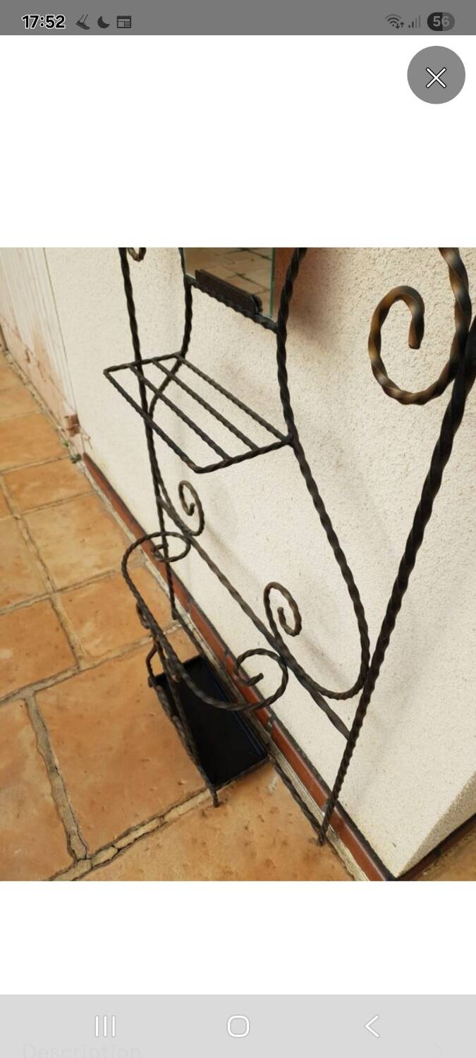 Wall-mounted coat rack