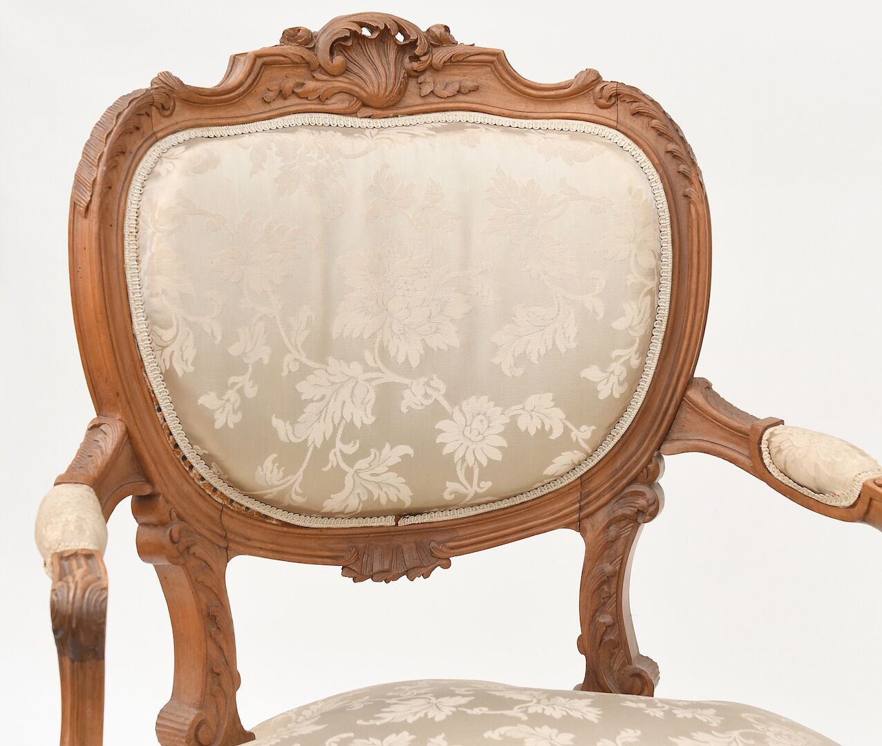 Mobilier de salon de style Louis XV