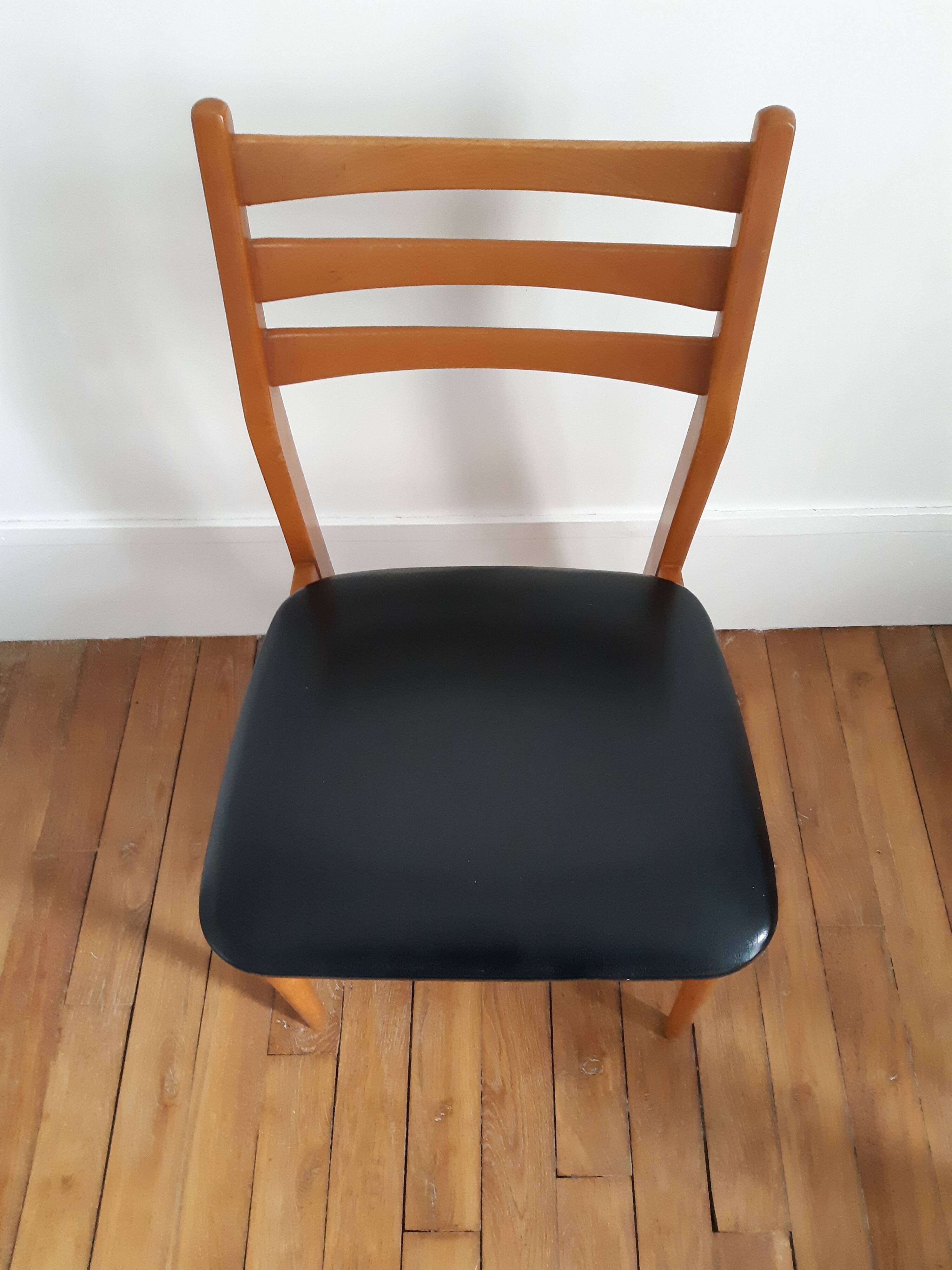 Set of 2 wooden chairs and skai