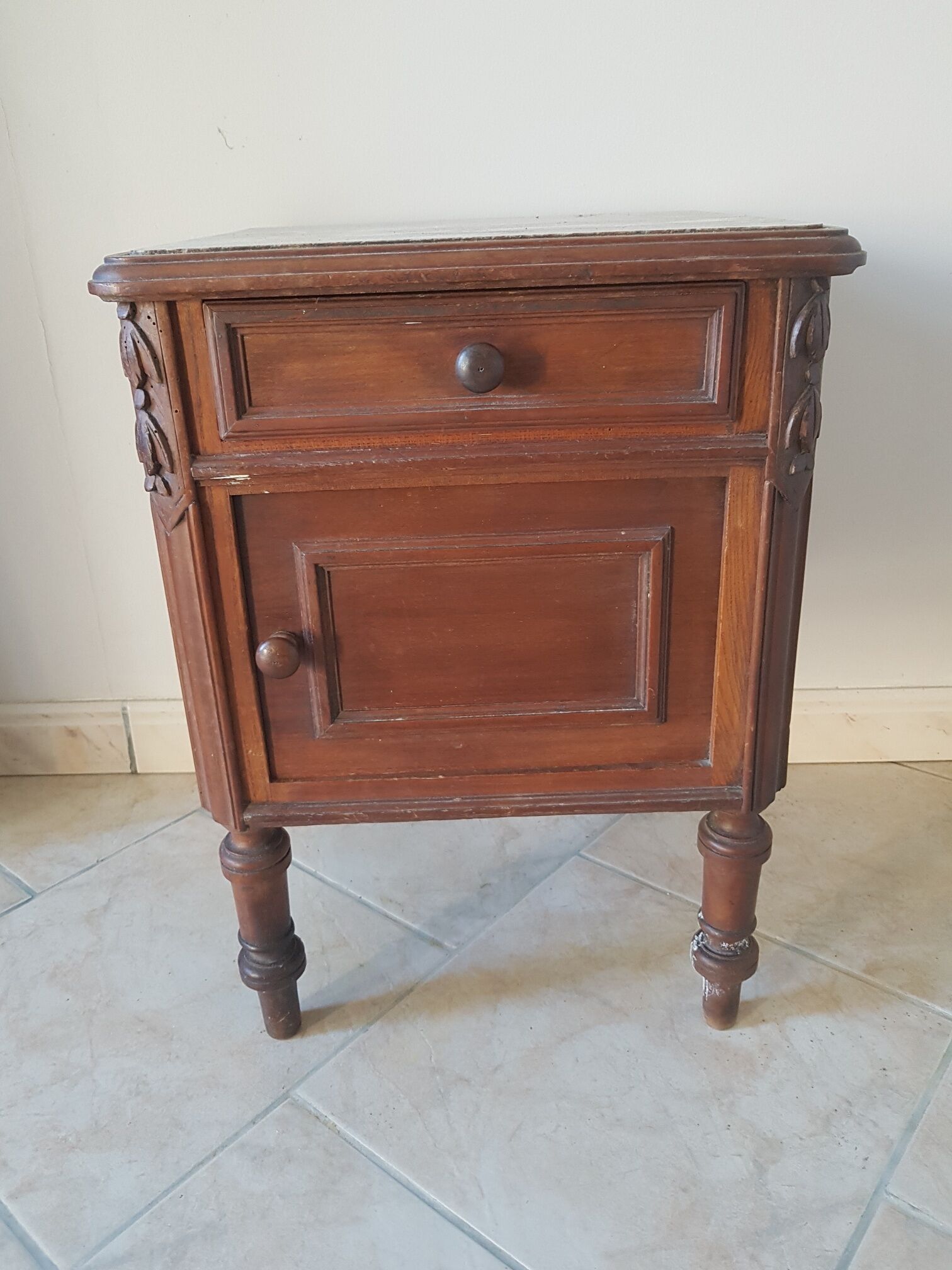 TABLE DE CHEVET ART DÉCO - BOIS MARRON - 61X35X45 CM - ADULTE - OCCASION