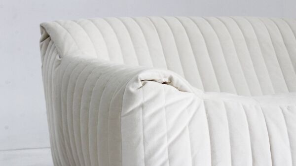 Canapé vintage Cinna Sandra 3 places en velours beige par Ligne Roset