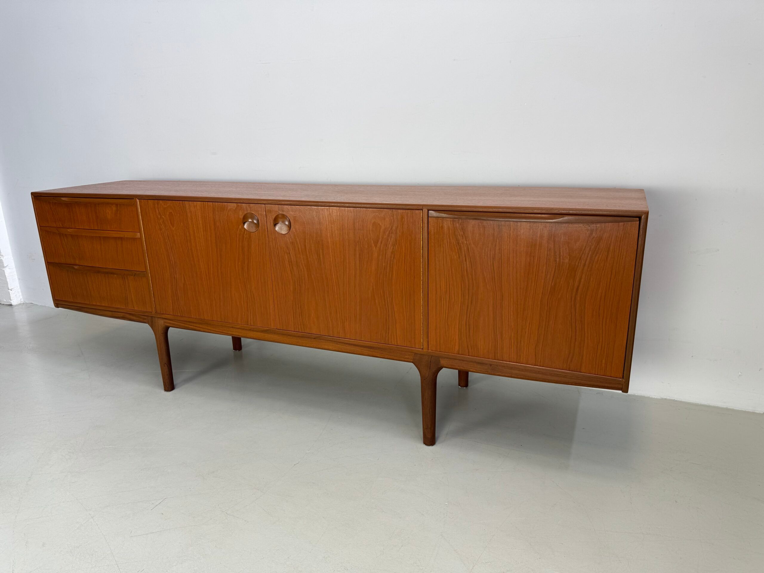 Vintage sideboard McIntosh "Torpedo"