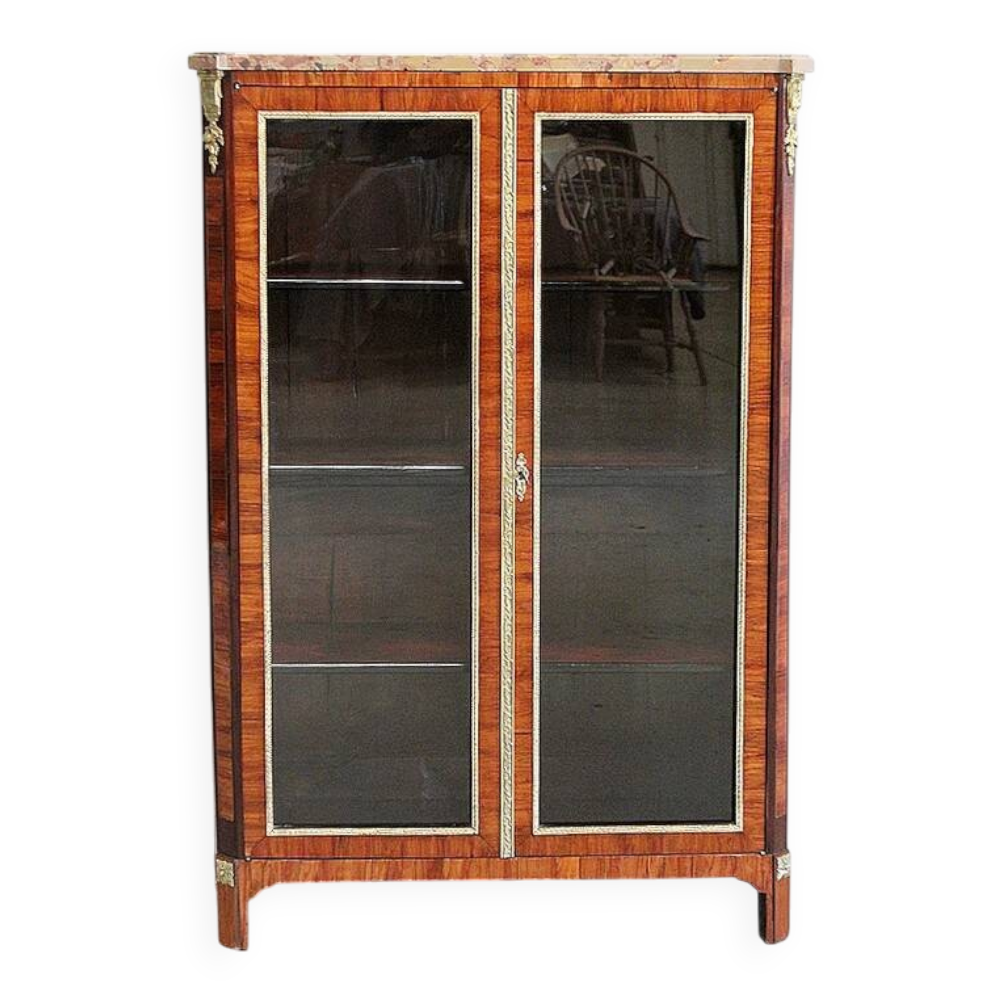 Small display cabinet in blonde mahogany veneer, Louis XVI style – 19th century.