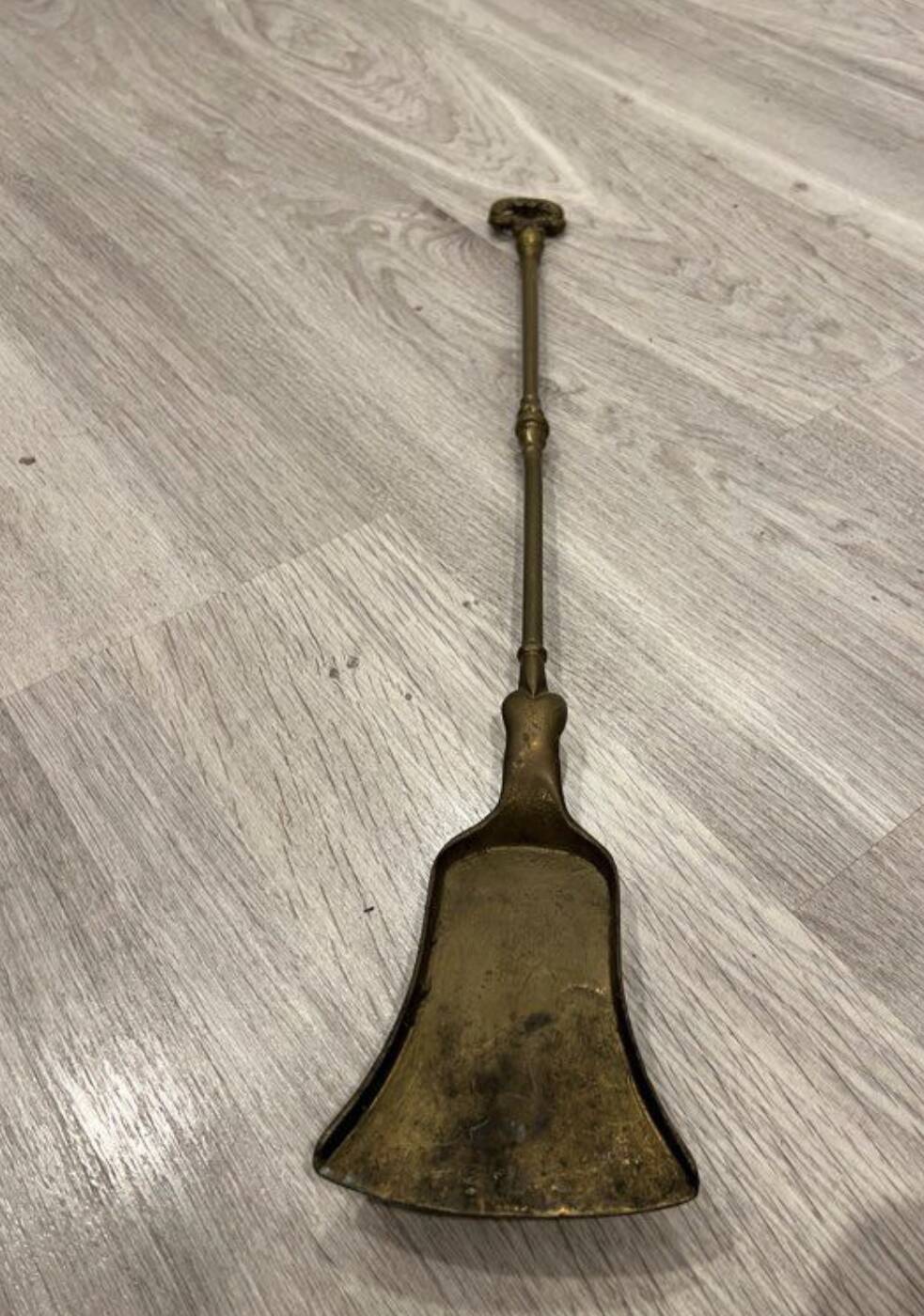 Necessary fireplace set in brass or bronze