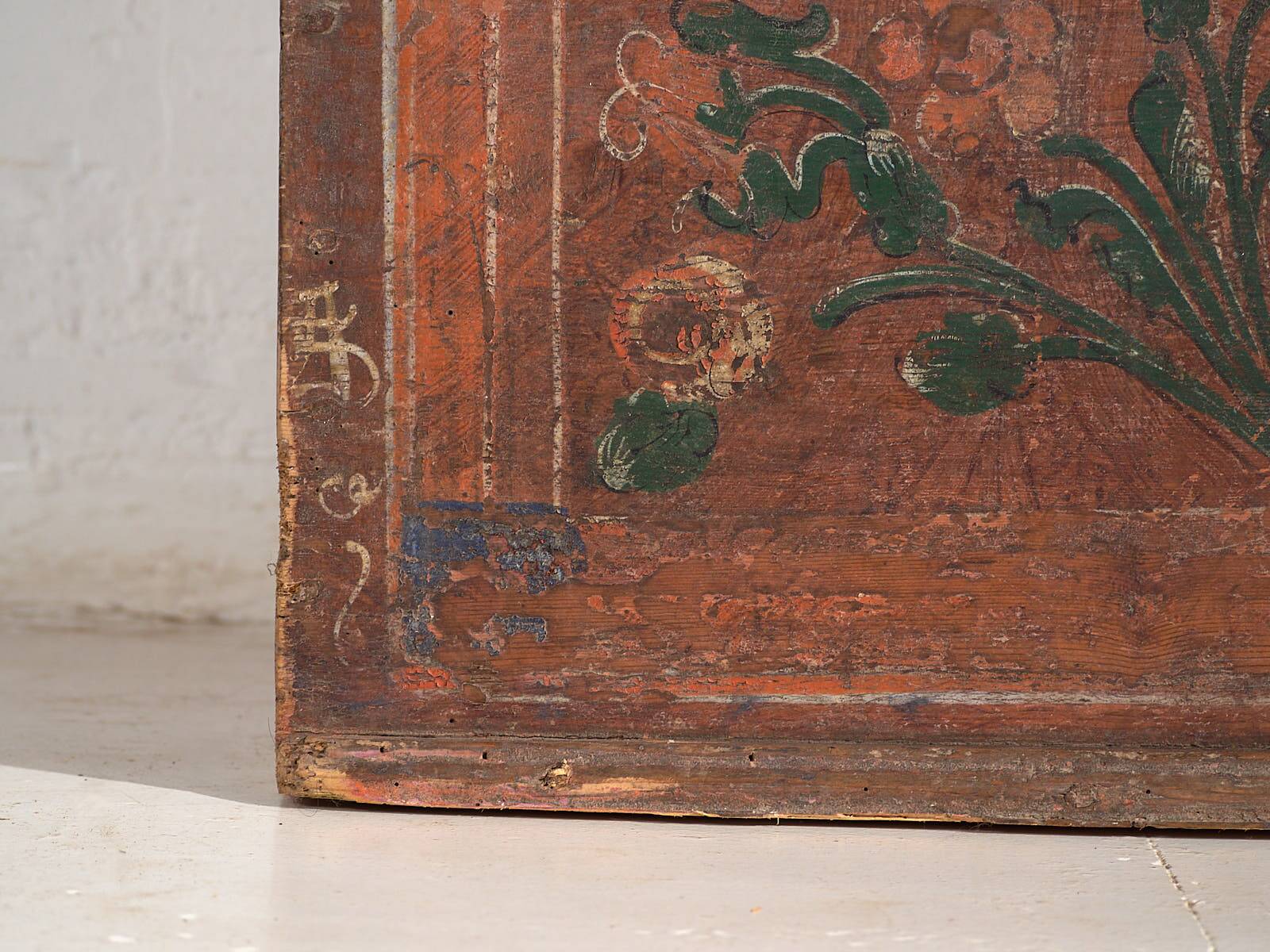 Antique trunk with floral motifs (c.1920) #24