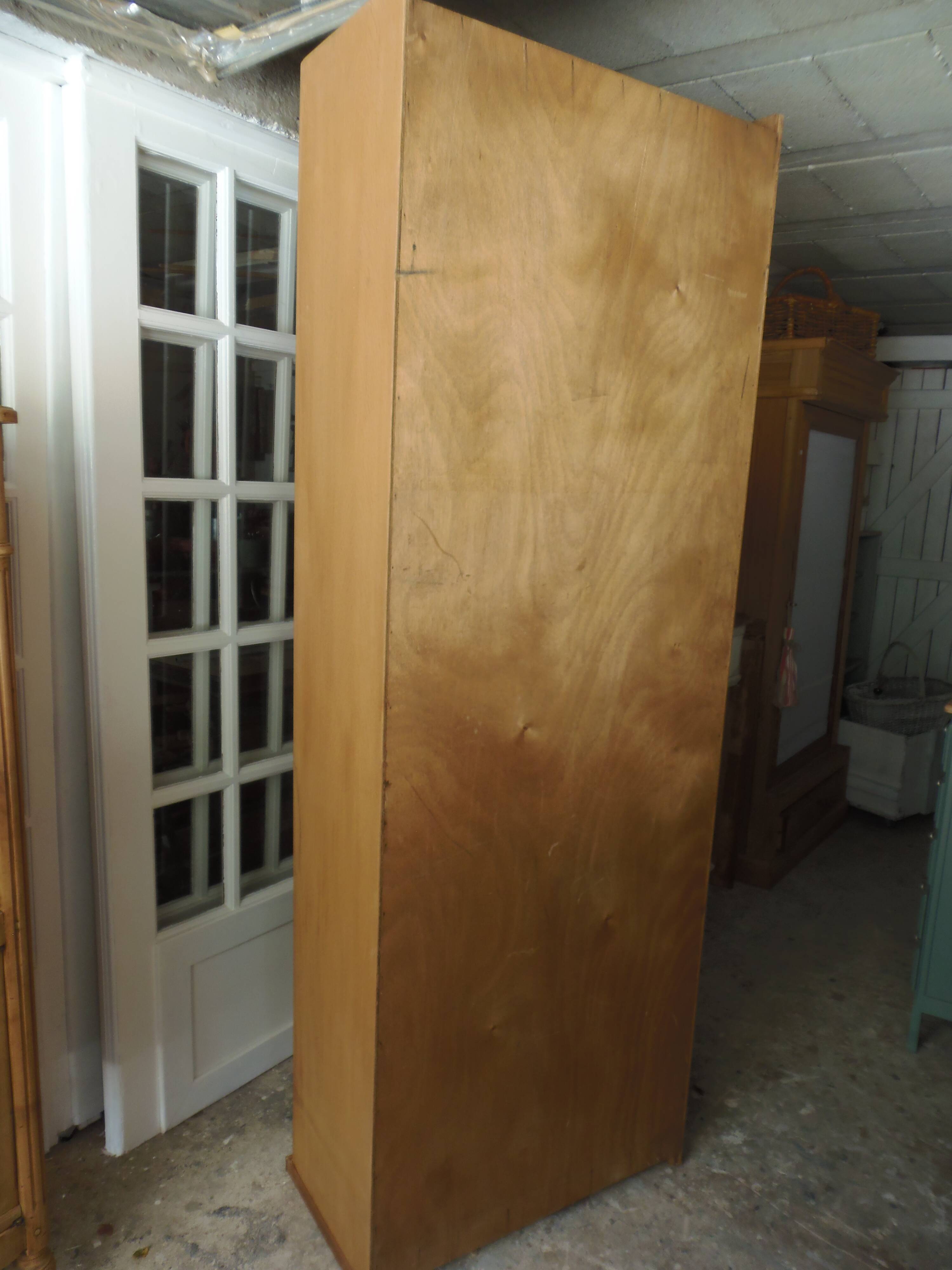 Armoire vintage en bois brut, étagères bois modulables