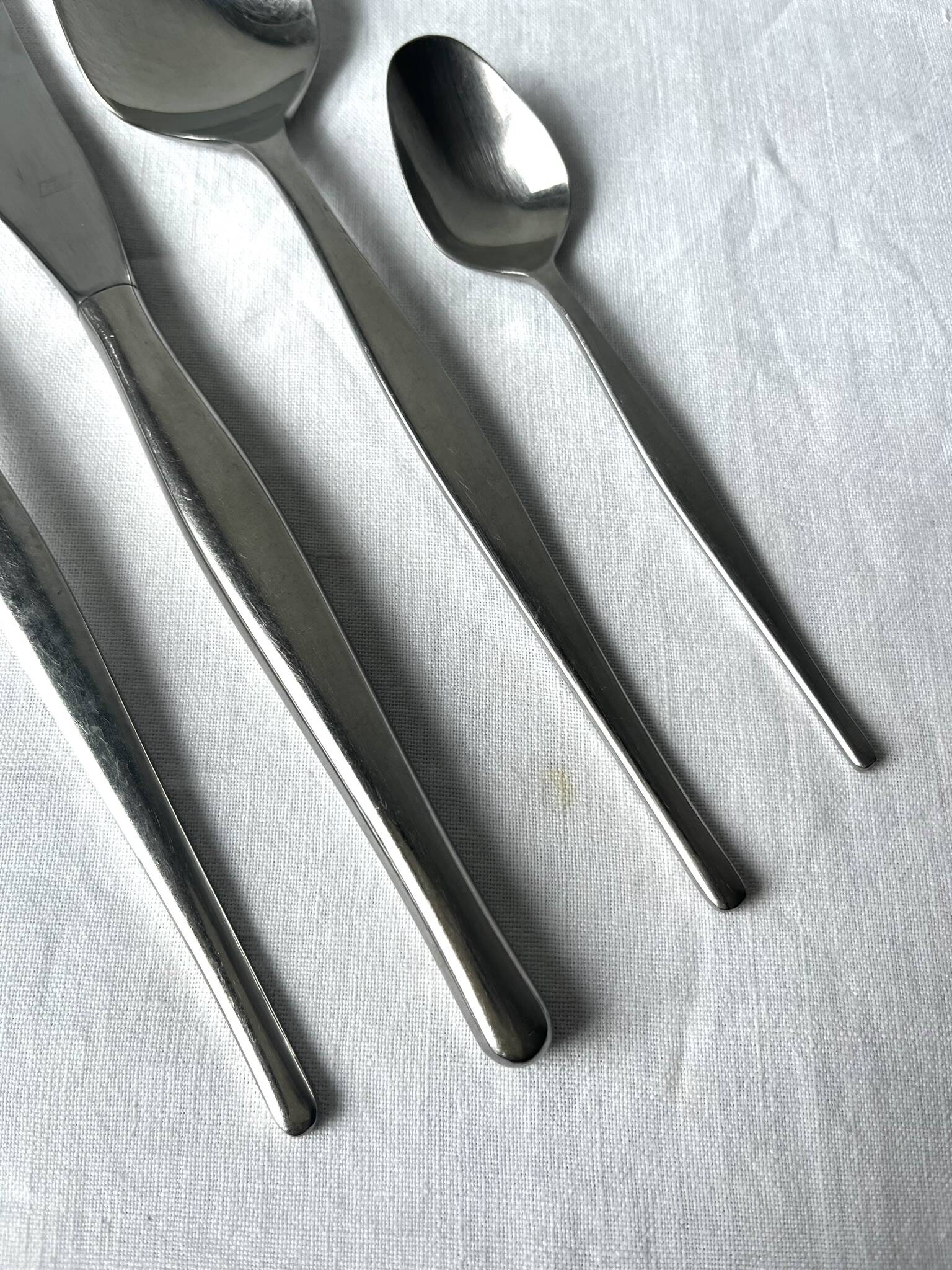 Cutlery set with storage furniture, Gero Zilduro (Netherlands), 100 pieces, stainless steel