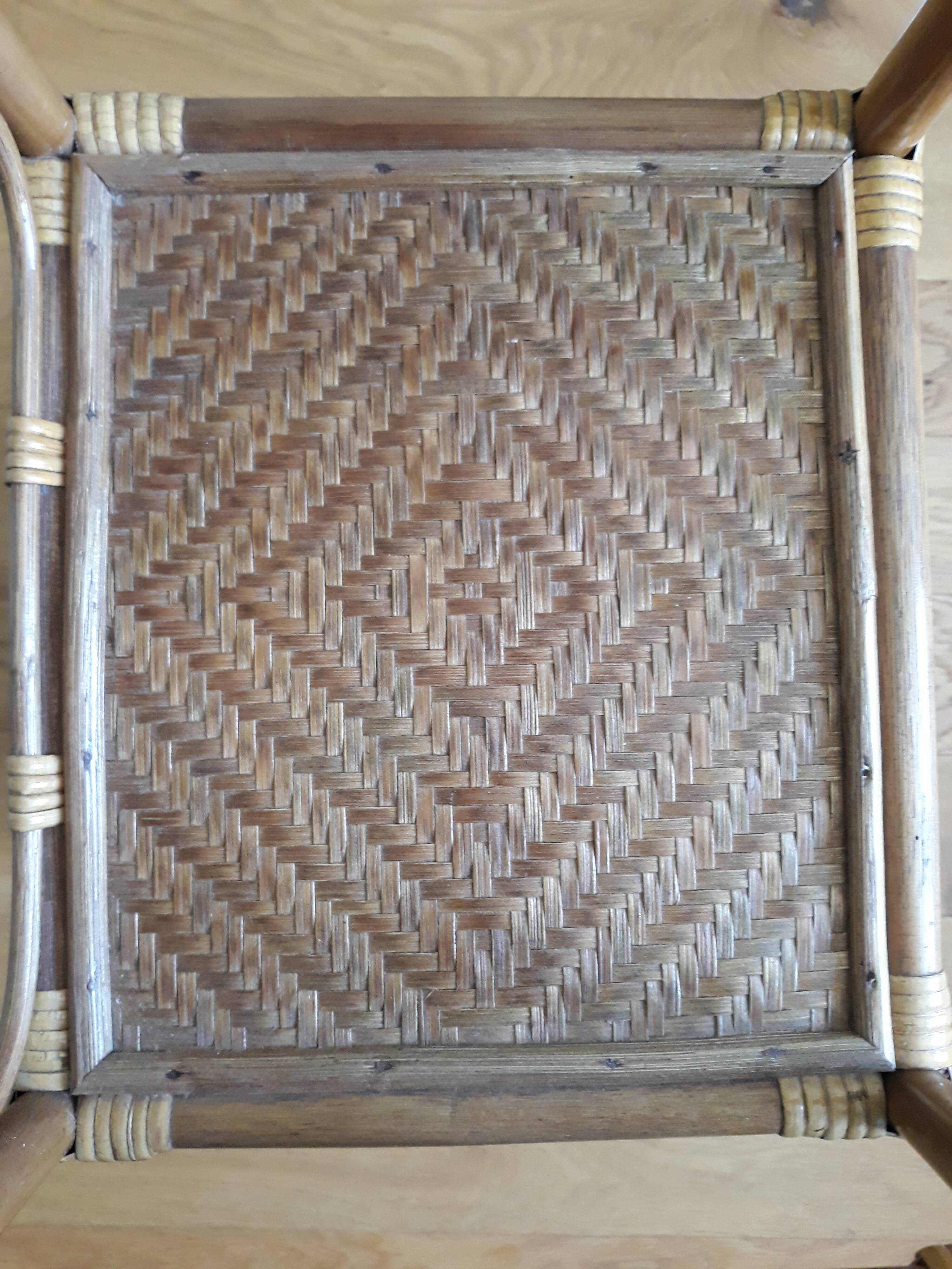 Light rattan shelf with canning